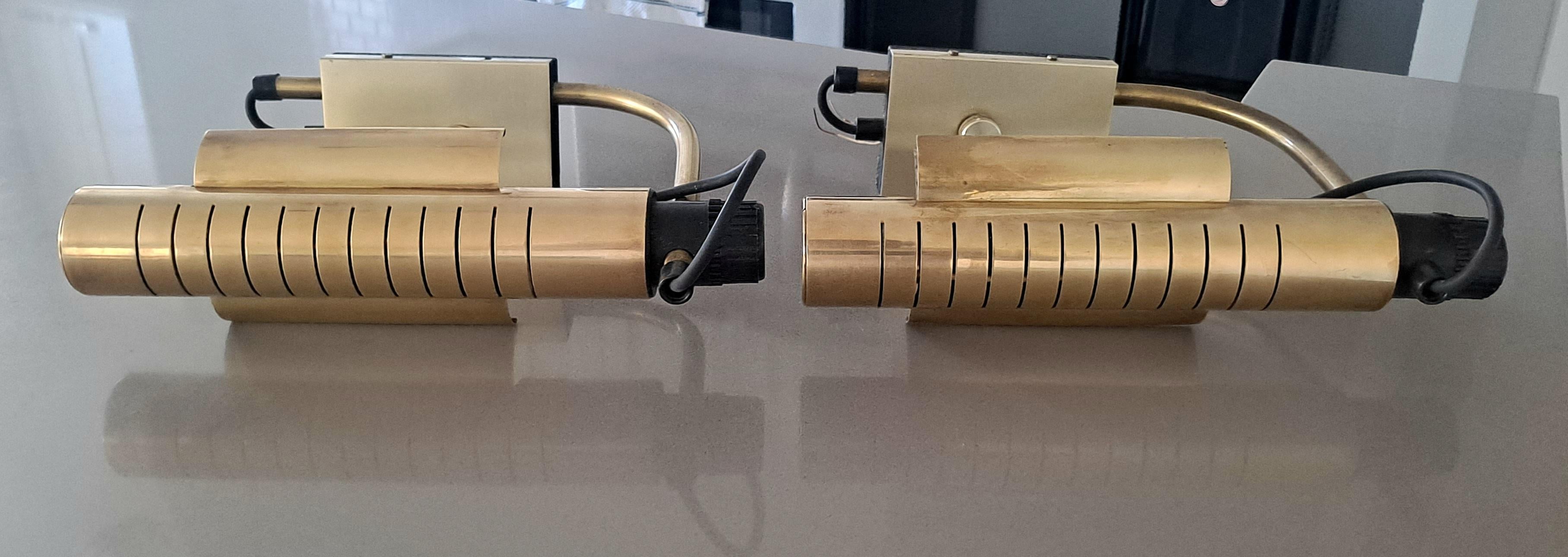 Italian Pair of Wall Sconces in the Manner of Gino Sarfatti For Sale 3
