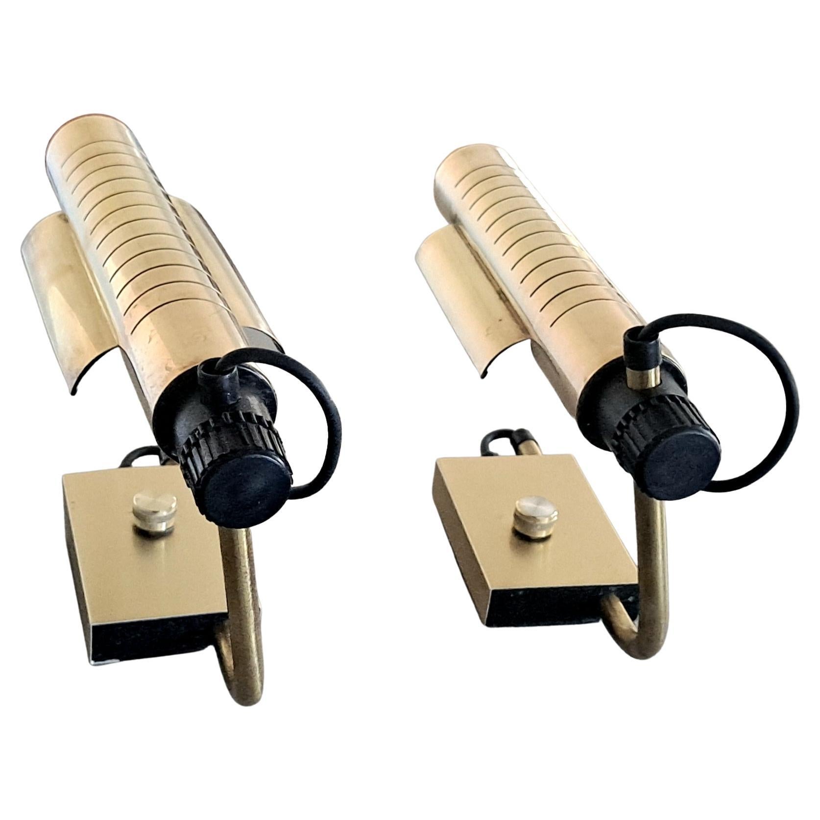 Italian Pair of Wall Sconces in the Manner of Gino Sarfatti For Sale