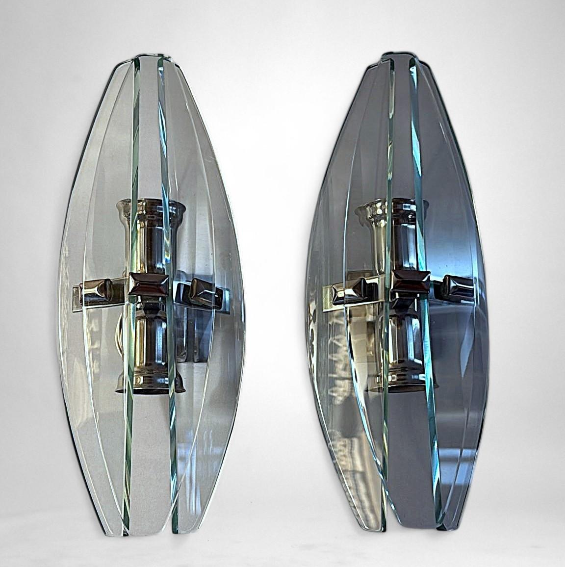 Italian Pair Of Wall Sconces Space Age Style Metal And Tempered Crystal In Good Condition For Sale In Prato, Tuscany