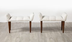 Pareja de bancos italianos de nogal, hacia 1950