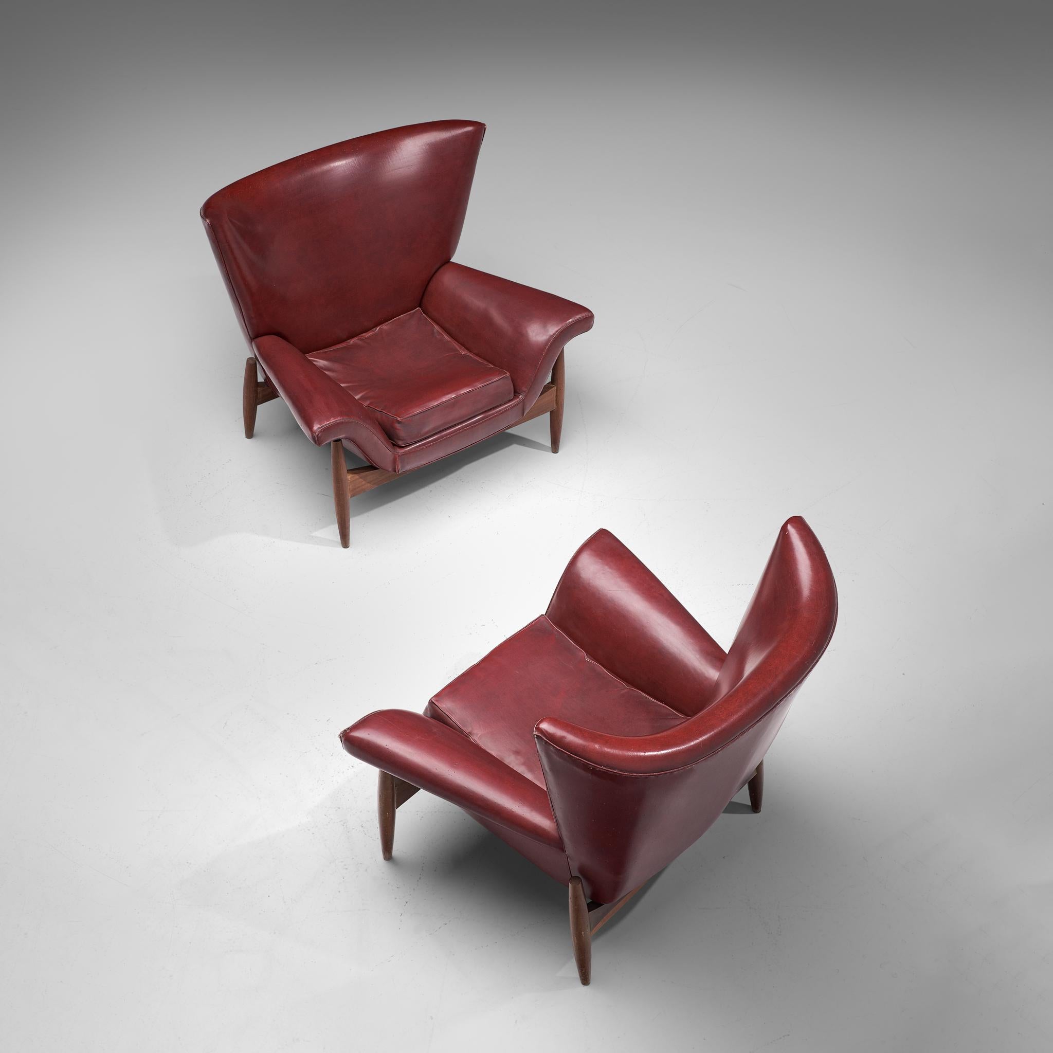 Italian Pair of Wingback Chairs in Burgundy Leatherette In Good Condition In Waalwijk, NL