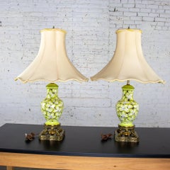 Paire de lampes italiennes en majolique en forme d'urne avec base en filigrane par Cantagalli