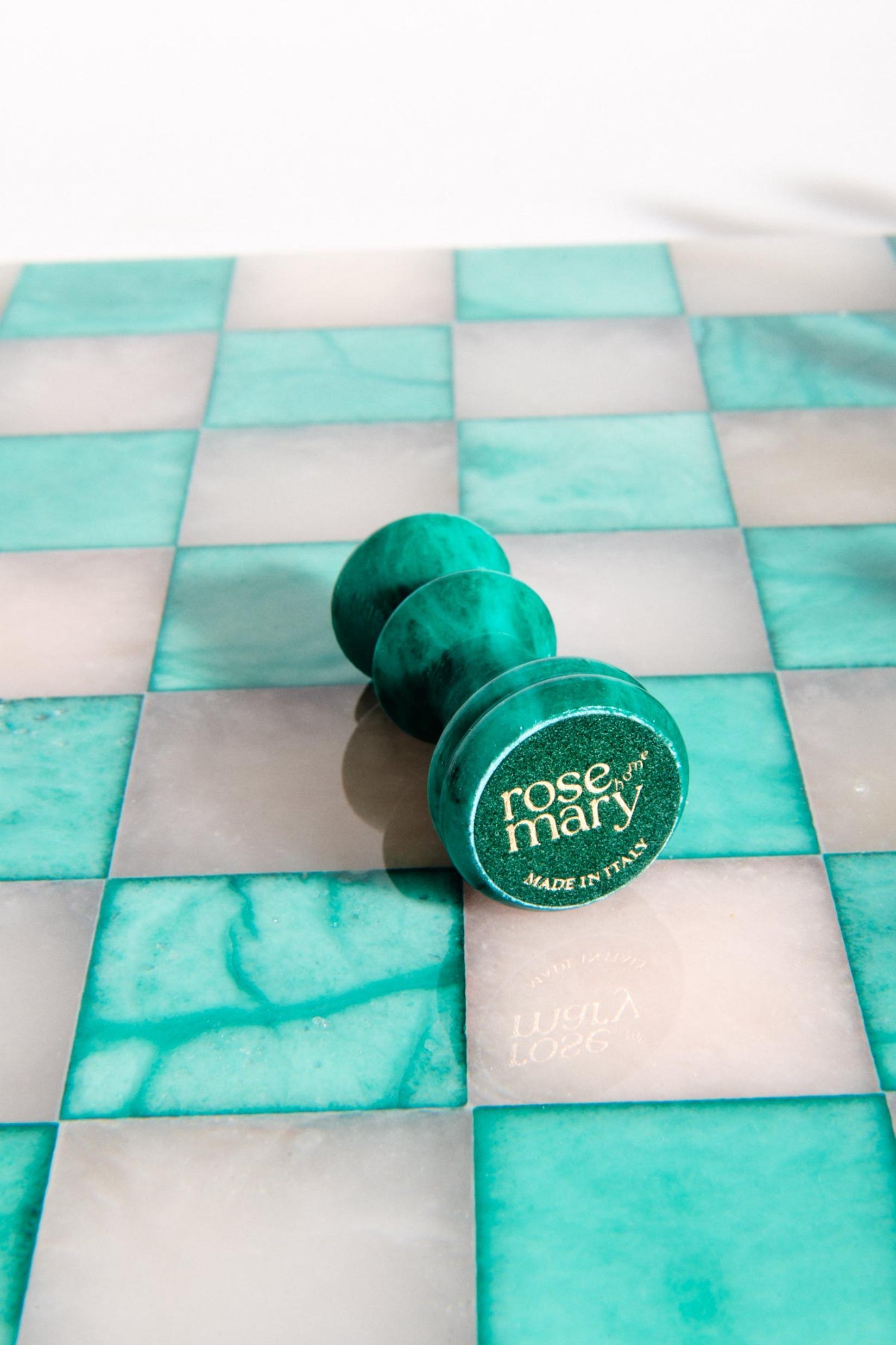 Italian Pale Pink/Malachite Green Large Alabaster Chess Set For Sale 1