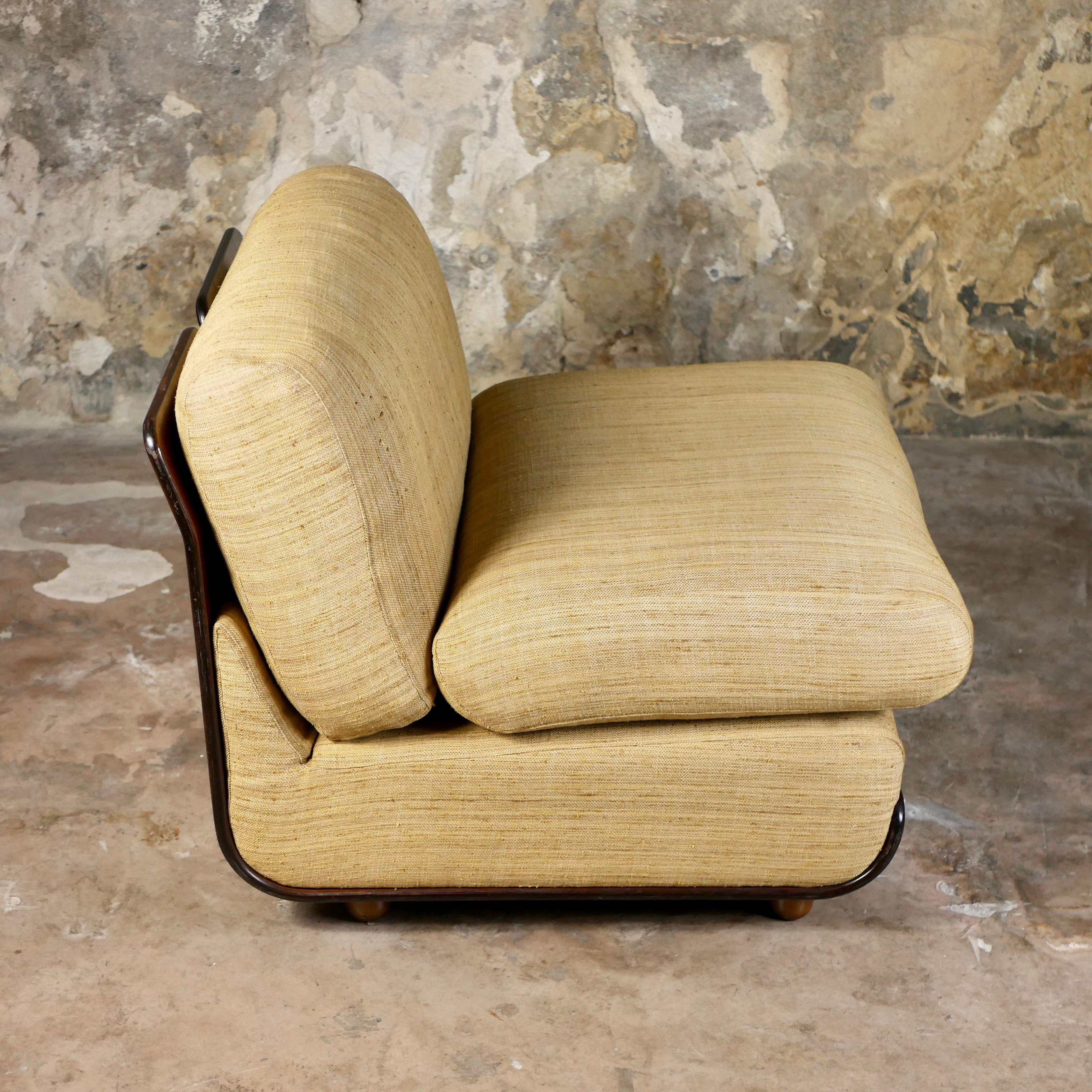 Italian pale yellow armchair in the style of Mario Bellini, 1970s In Good Condition In Lyon, FR