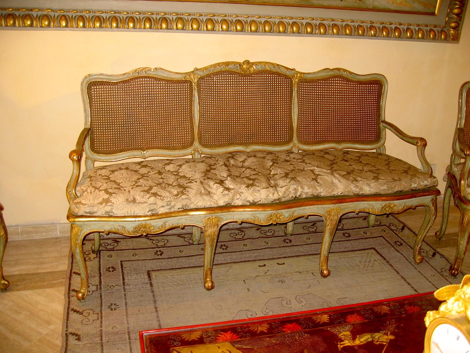 Italian Parcel-Gilt and Painted Canape or Sofa, 18th Century For Sale 4