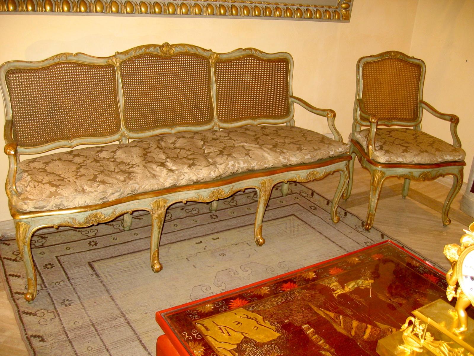 Canapé ou canapé italien en bois doré et peint, 18ème siècle en vente 3