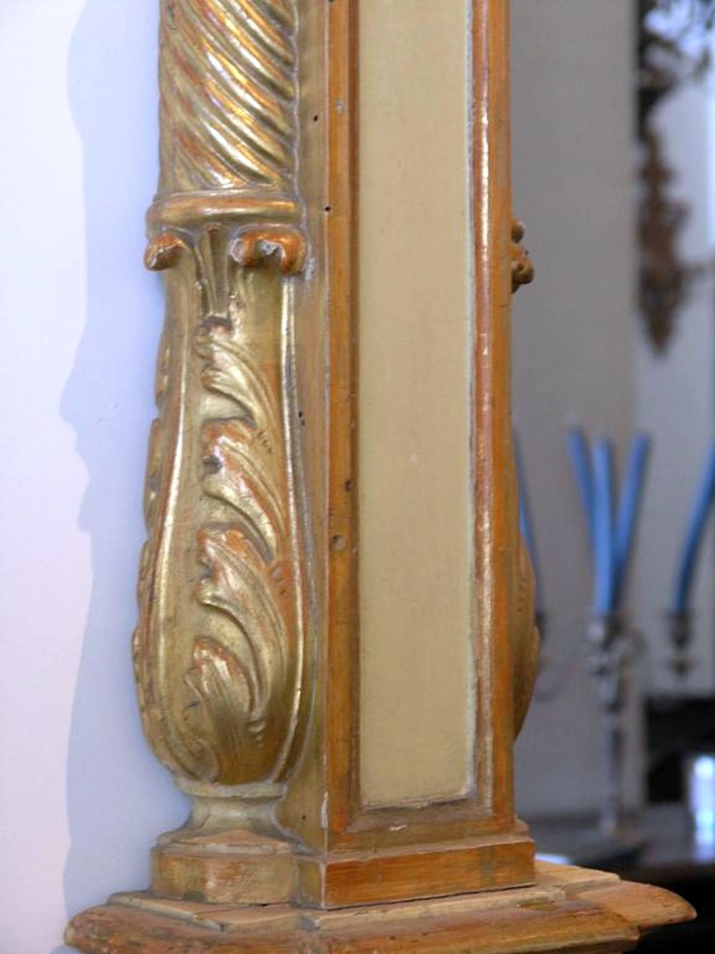 Miroir de pilier italien peint et doré à la feuille, circa 1800 en vente 4