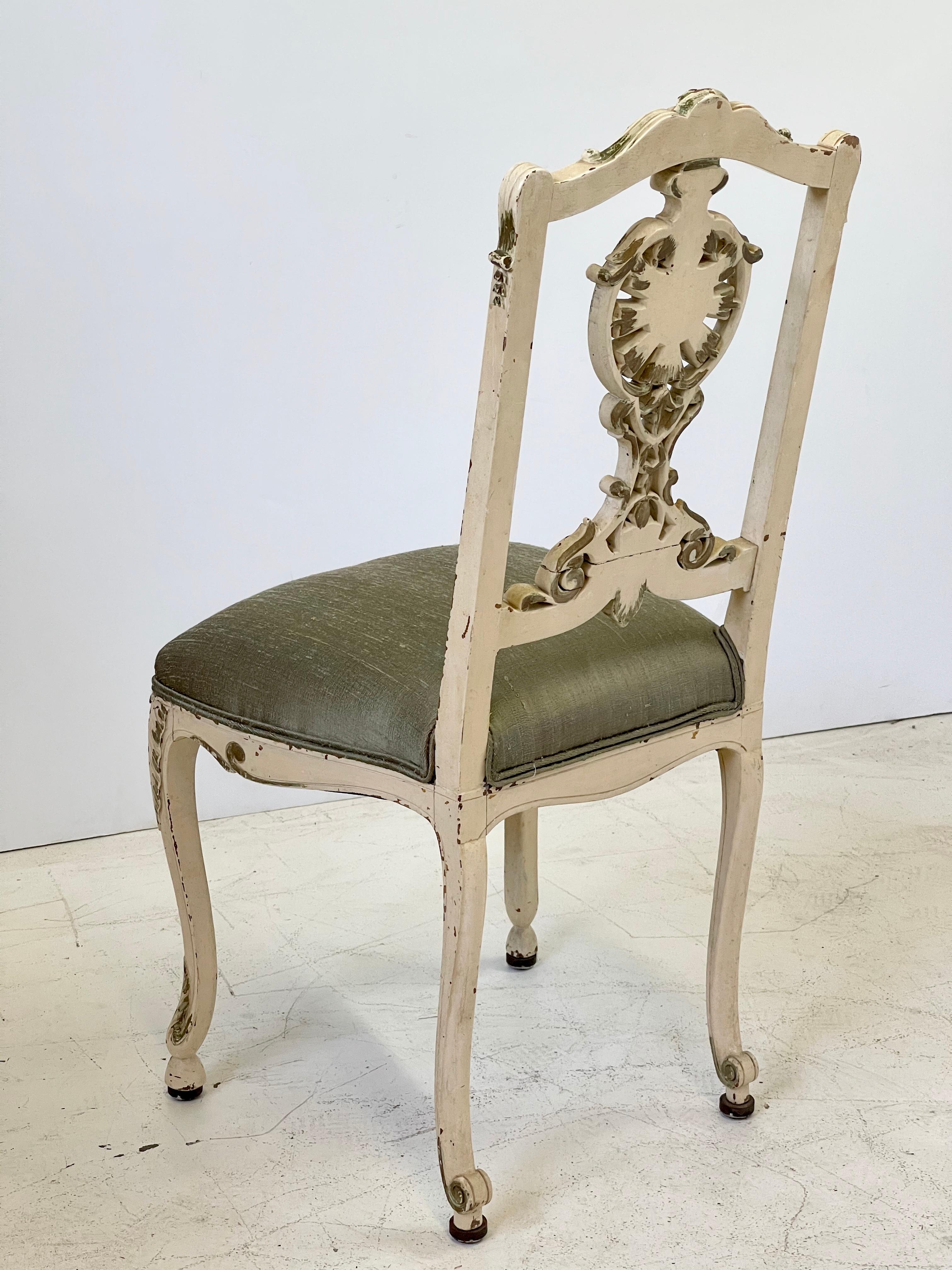 Doré Chaise de chevet italienne en bois doré en vente