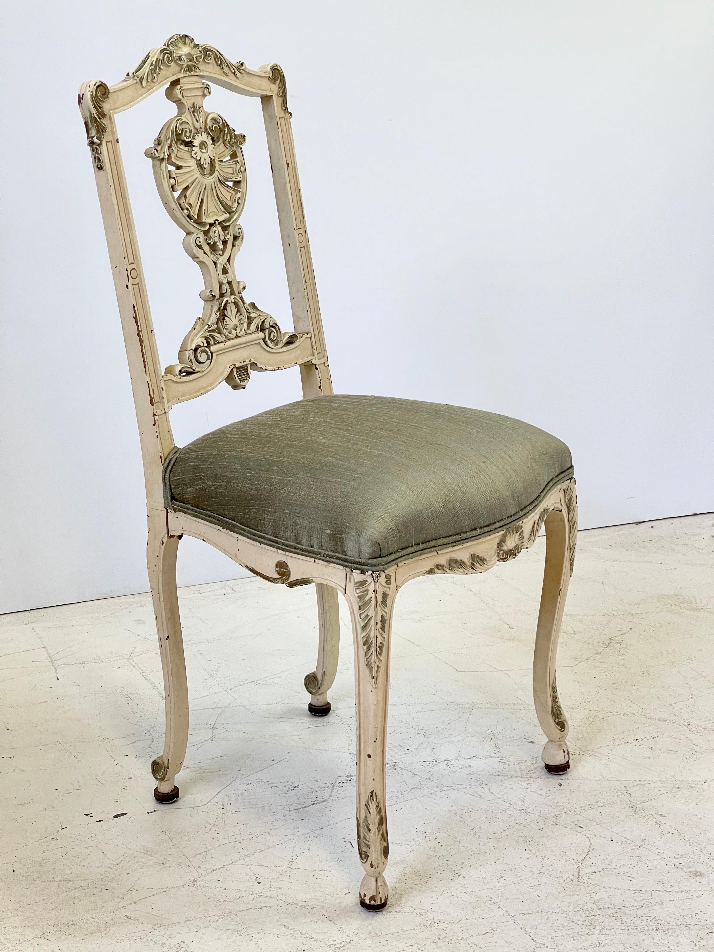 Italienischer Parcel Gilt Vanity Chair (20. Jahrhundert) im Angebot