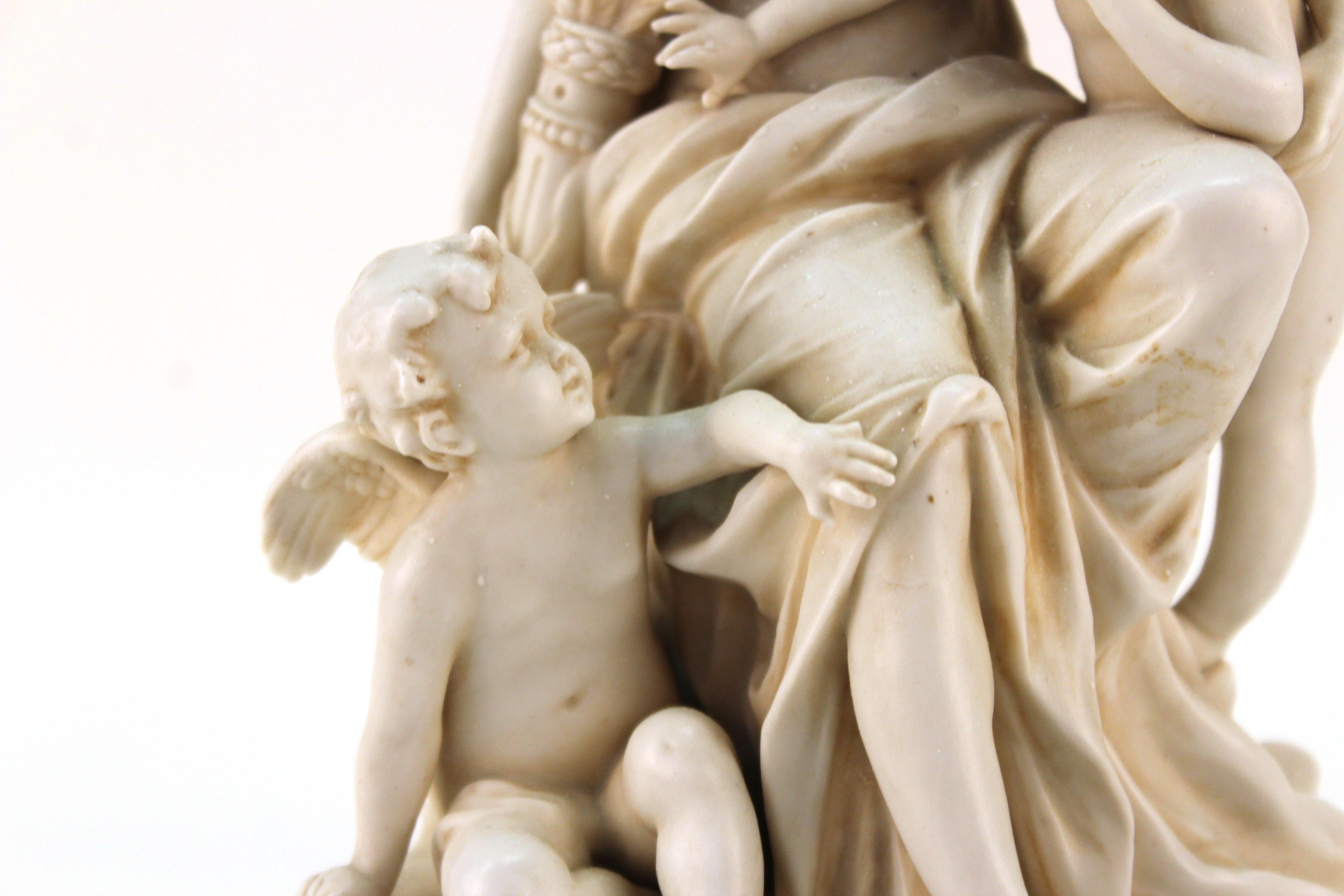 Italian Parianware Seated Venus with Cherubs Sculpture In Good Condition In New York, NY