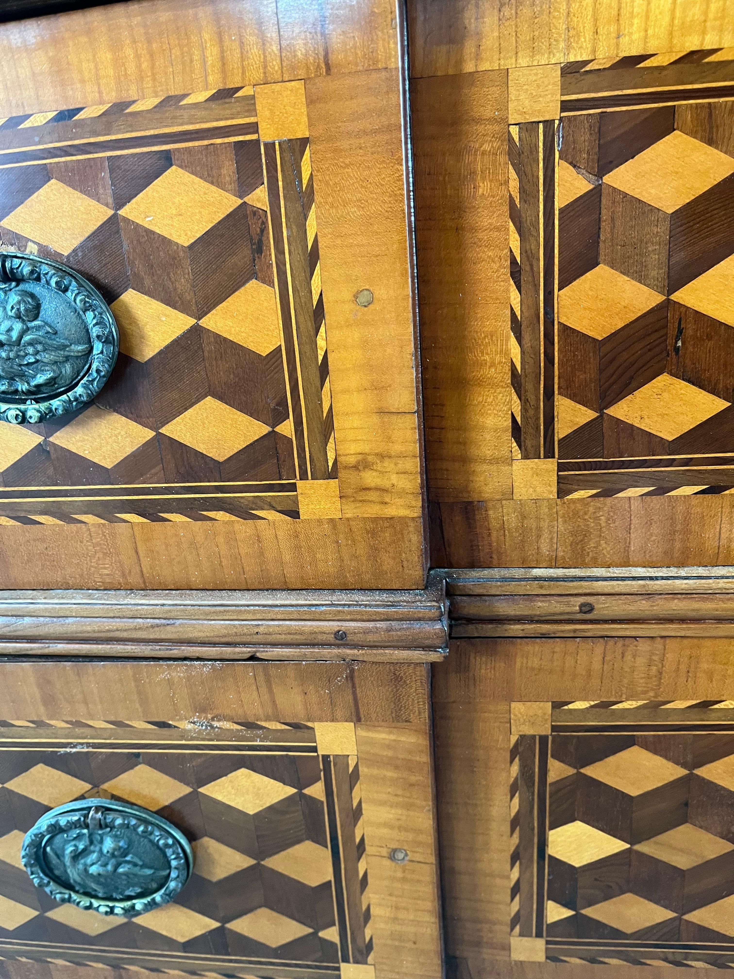Barocco Commode / Cassettiera in noce intarsiata, 18° secolo in vendita