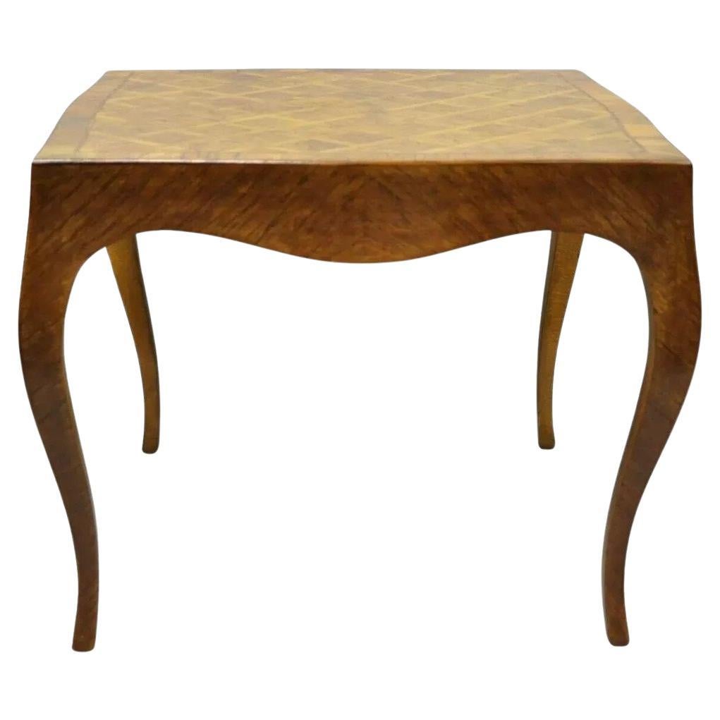 Italienischer Intarsien-Olivenholz-Beistelltisch im Louis XV-Stil im Angebot