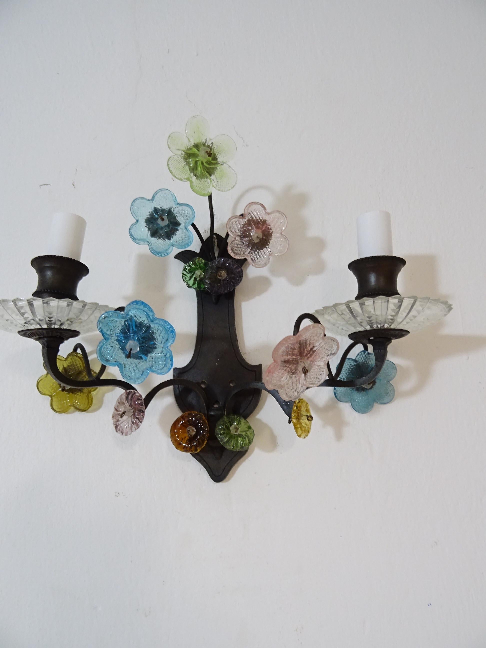 Mid-20th Century Italian Pastel Murano Glass Flowers Sconces, circa 1940 For Sale