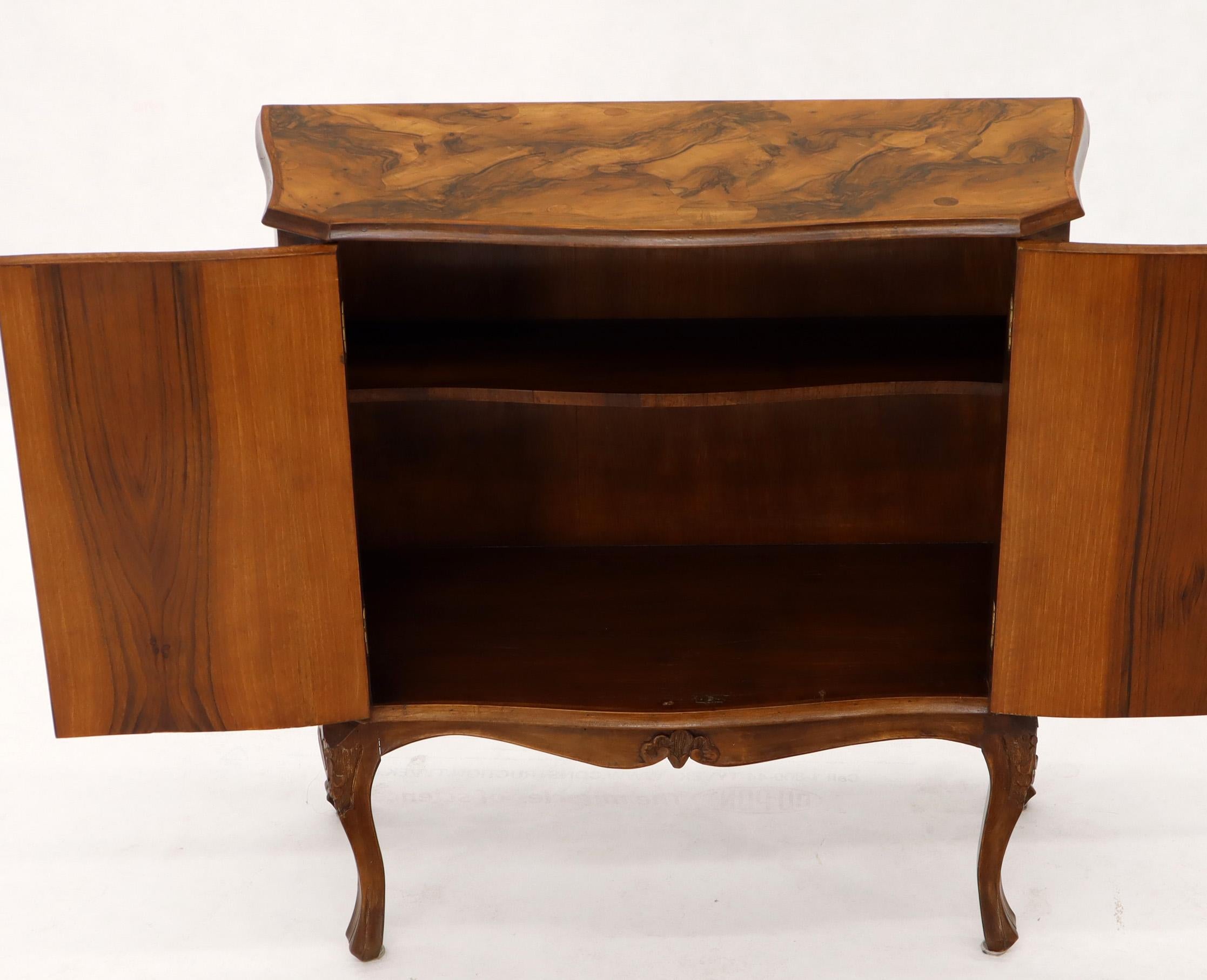 Parche italiano de madera de olivo en forma de bomba Armario de recibidor Consola Credenza en venta 4