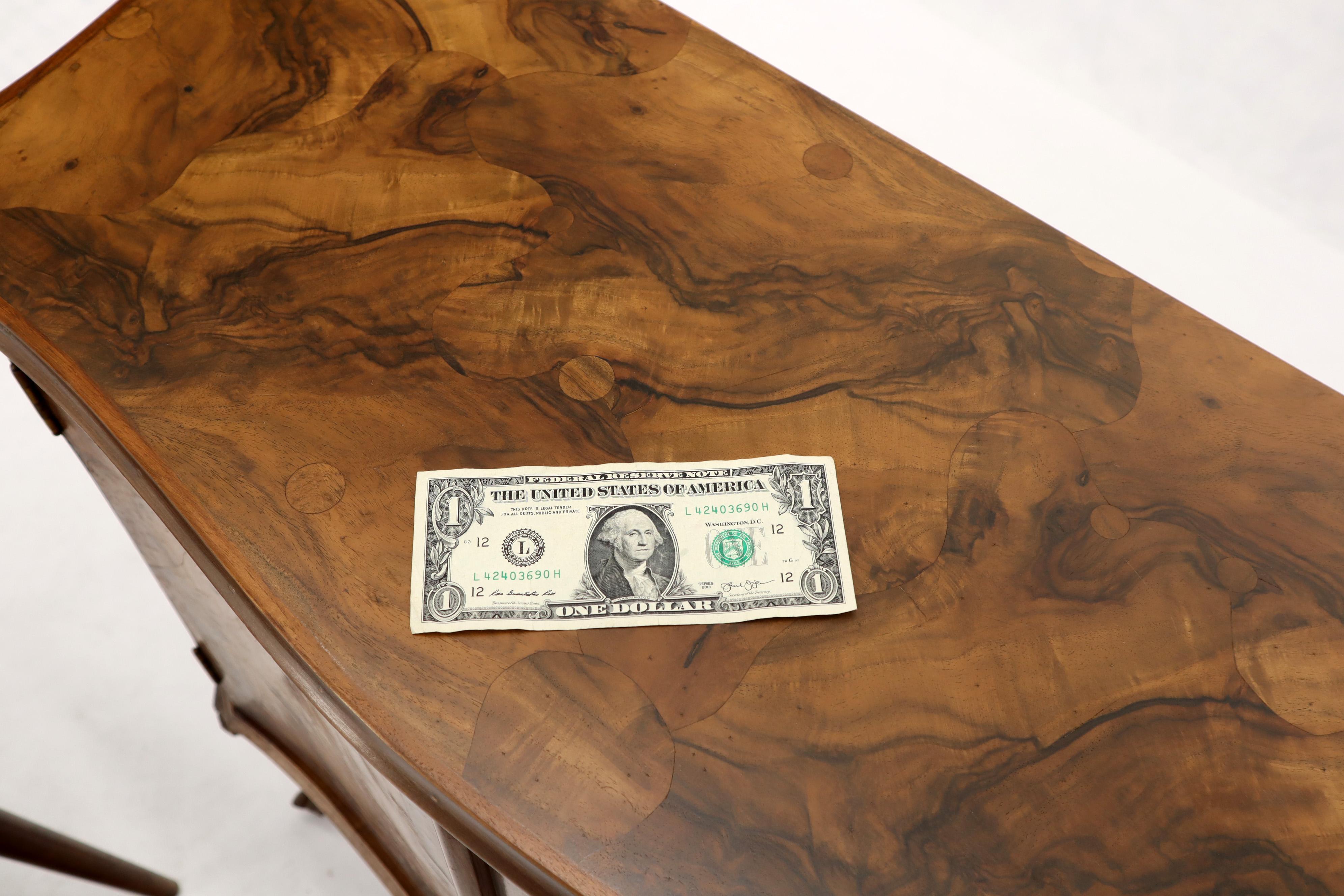 Parche italiano de madera de olivo en forma de bomba Armario de recibidor Consola Credenza en venta 7
