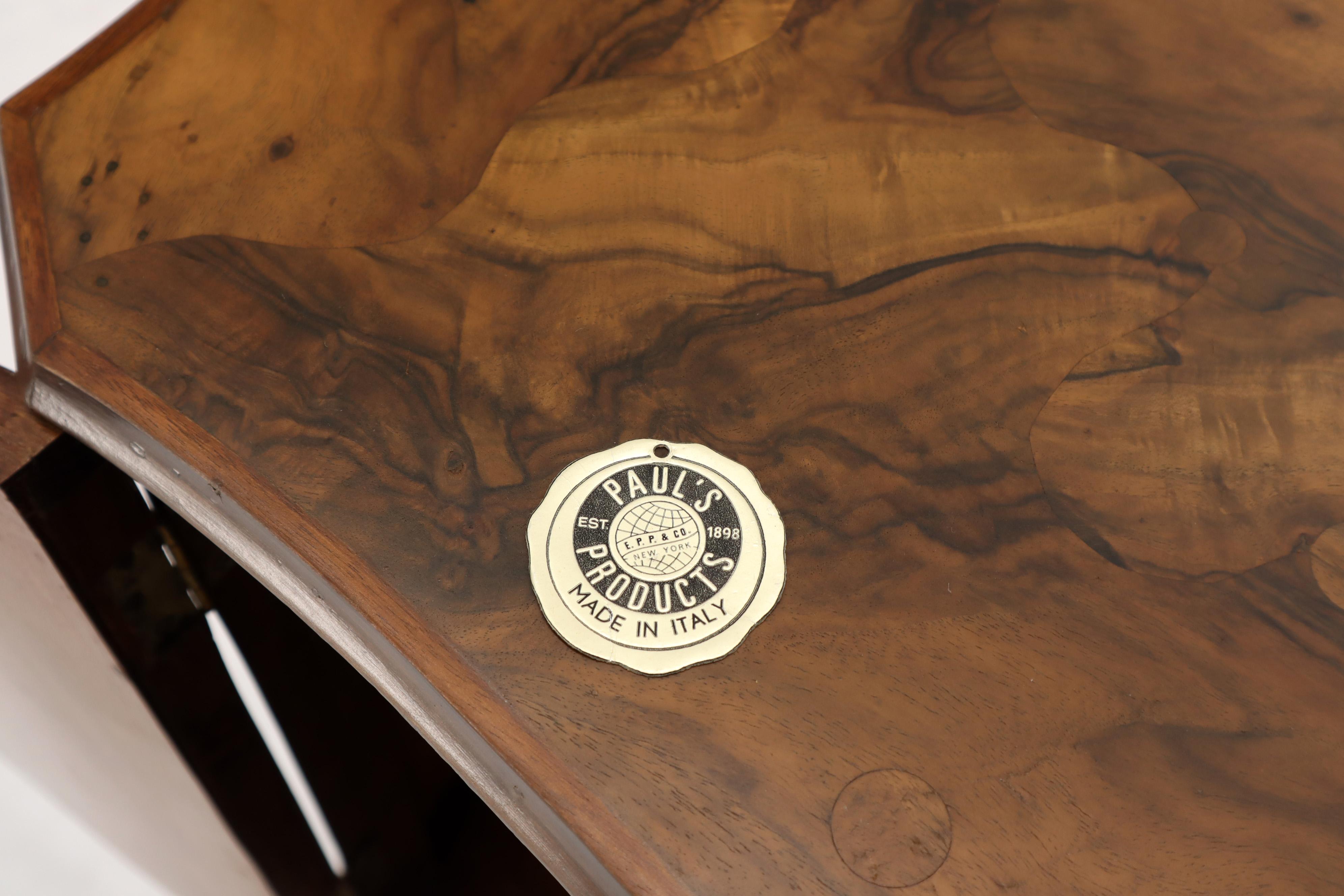 Parche italiano de madera de olivo en forma de bomba Armario de recibidor Consola Credenza Moderno de mediados de siglo en venta