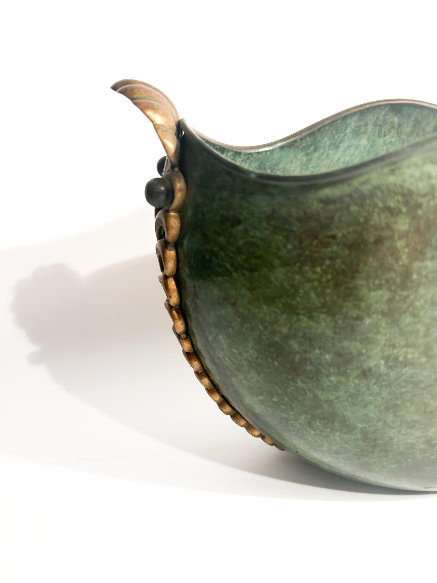 Art Nouveau Italian Patented Feathered Bronze Vase from the Early Twentieth Century For Sale