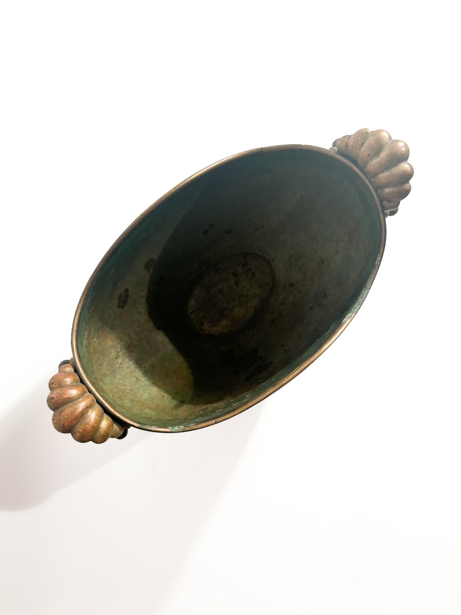 Italian Patented Feathered Bronze Vase from the Early Twentieth Century For Sale 1