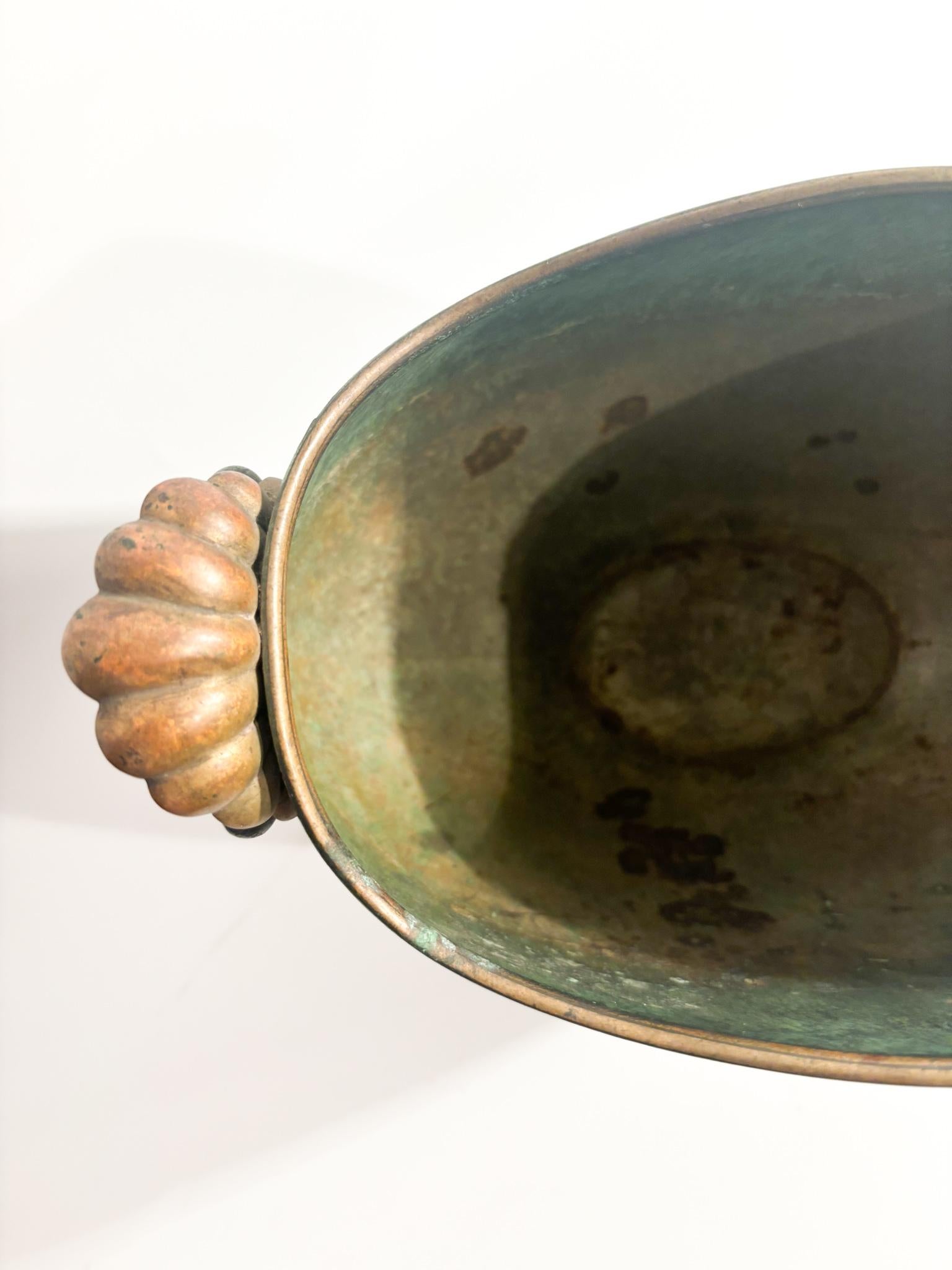 Italian Patented Feathered Bronze Vase from the Early Twentieth Century For Sale 2