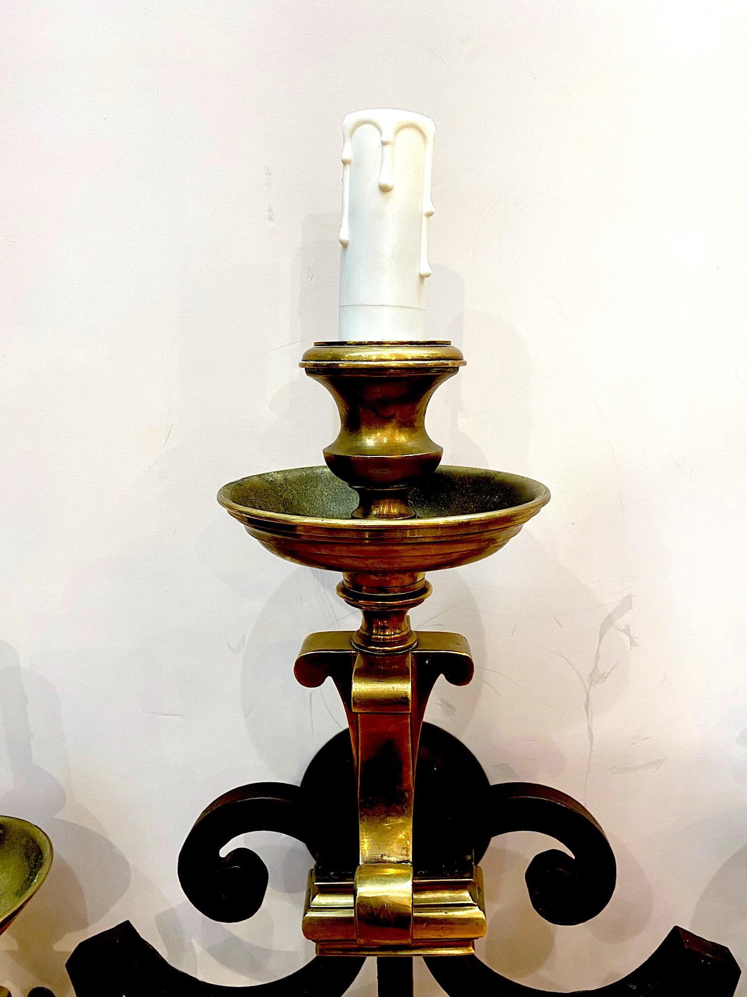 Applique italienne de style Hollywood Regency en fer patiné avec détails en laiton Bon état - En vente à Montclair, NY
