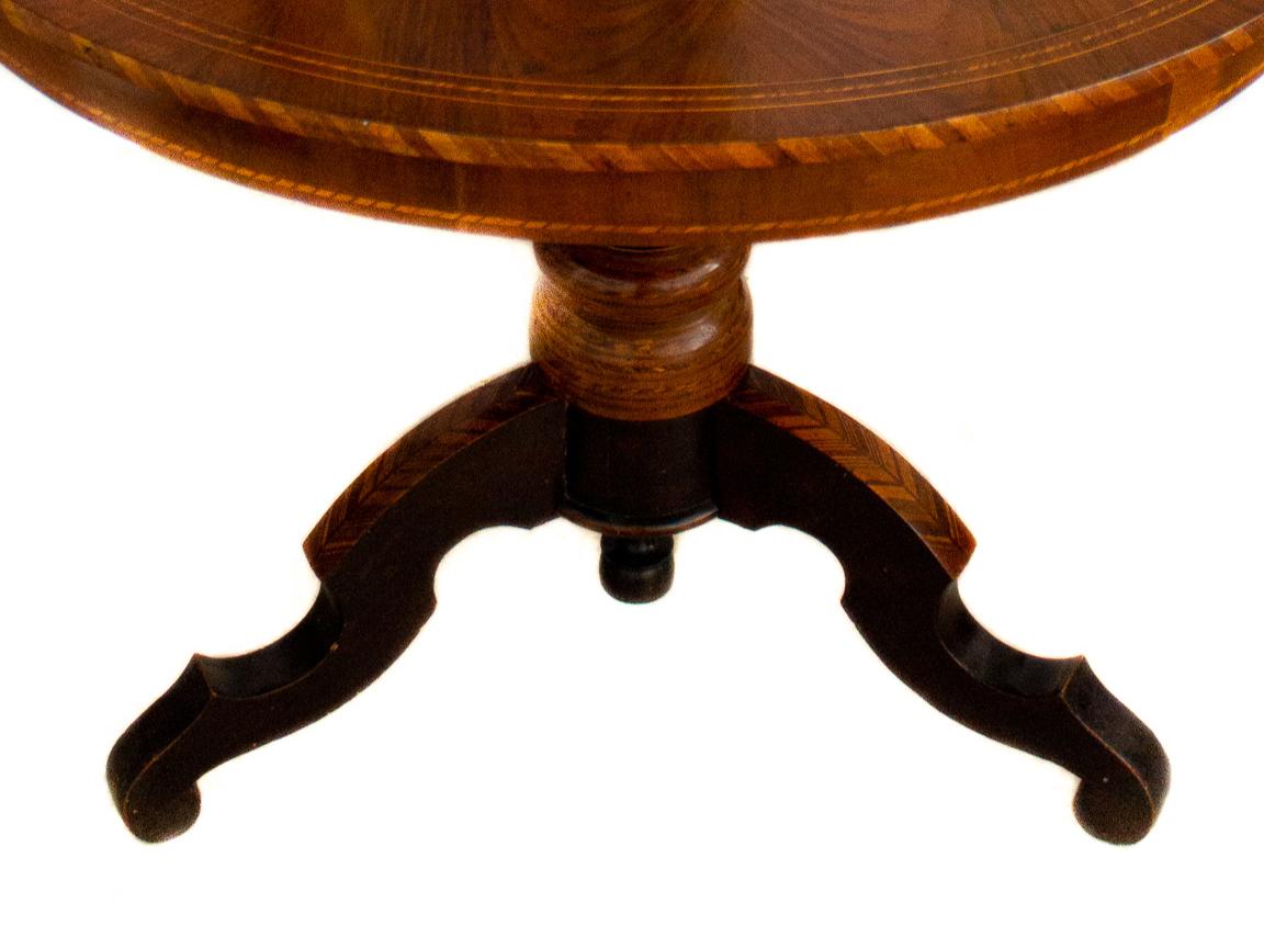 Italian Marquetry Center Table – 19th Century For Sale 1