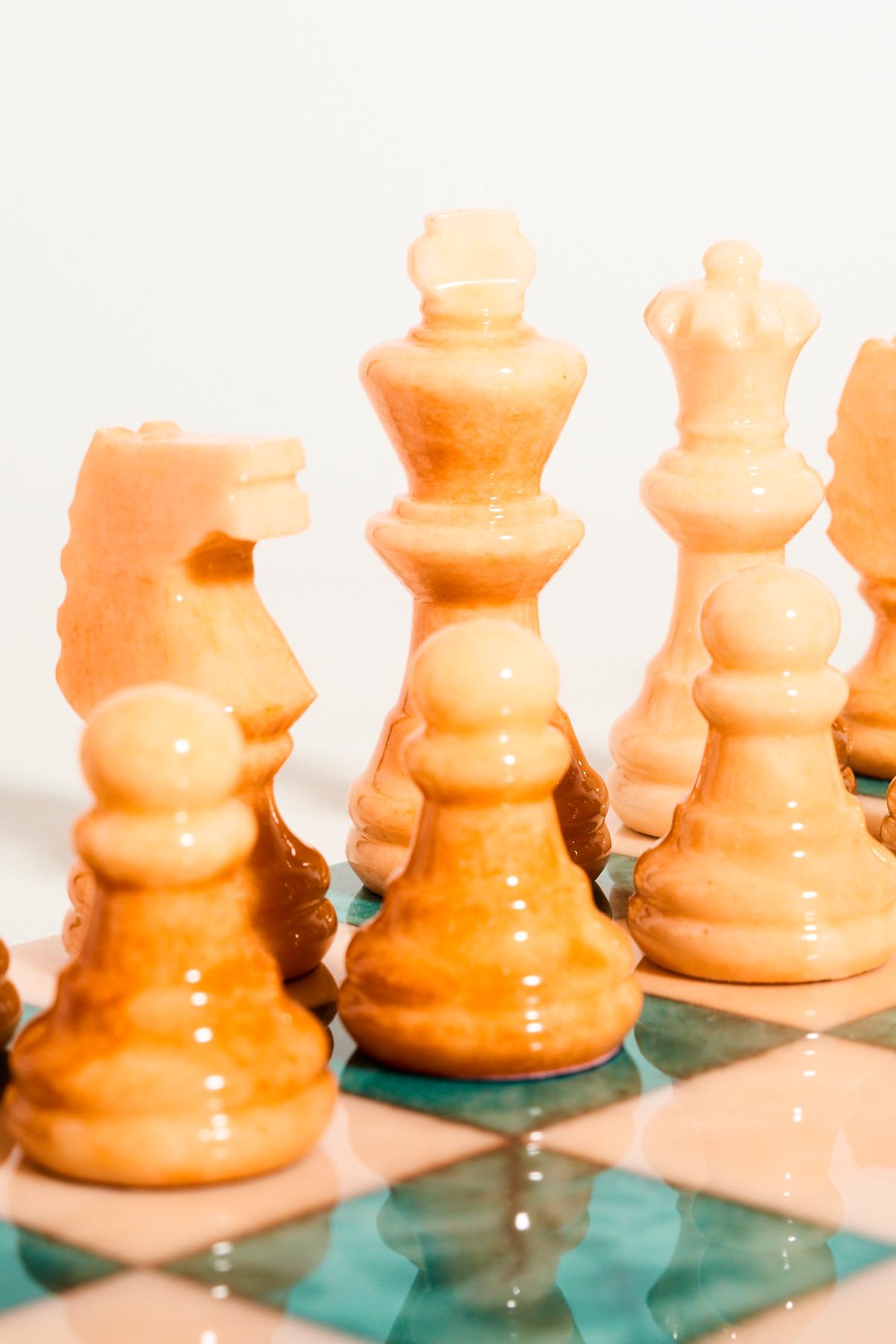 Mid-Century Modern Italian Peach / Malachite Green Alabaster Chess Set
