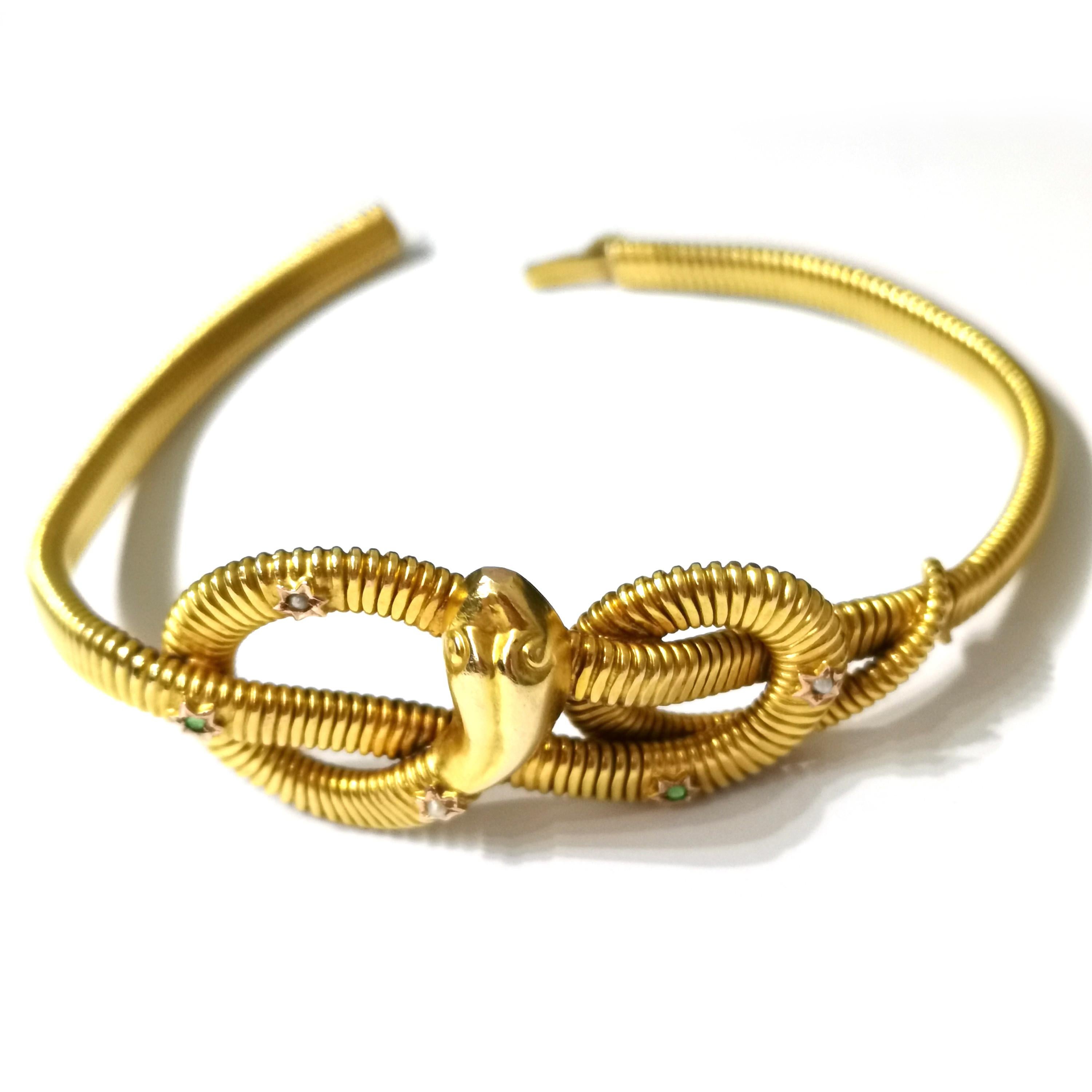 Italienisches Gaspipe-Schlangenarmband aus Perlen, Smaragden und Gold, um 1940 Damen im Angebot