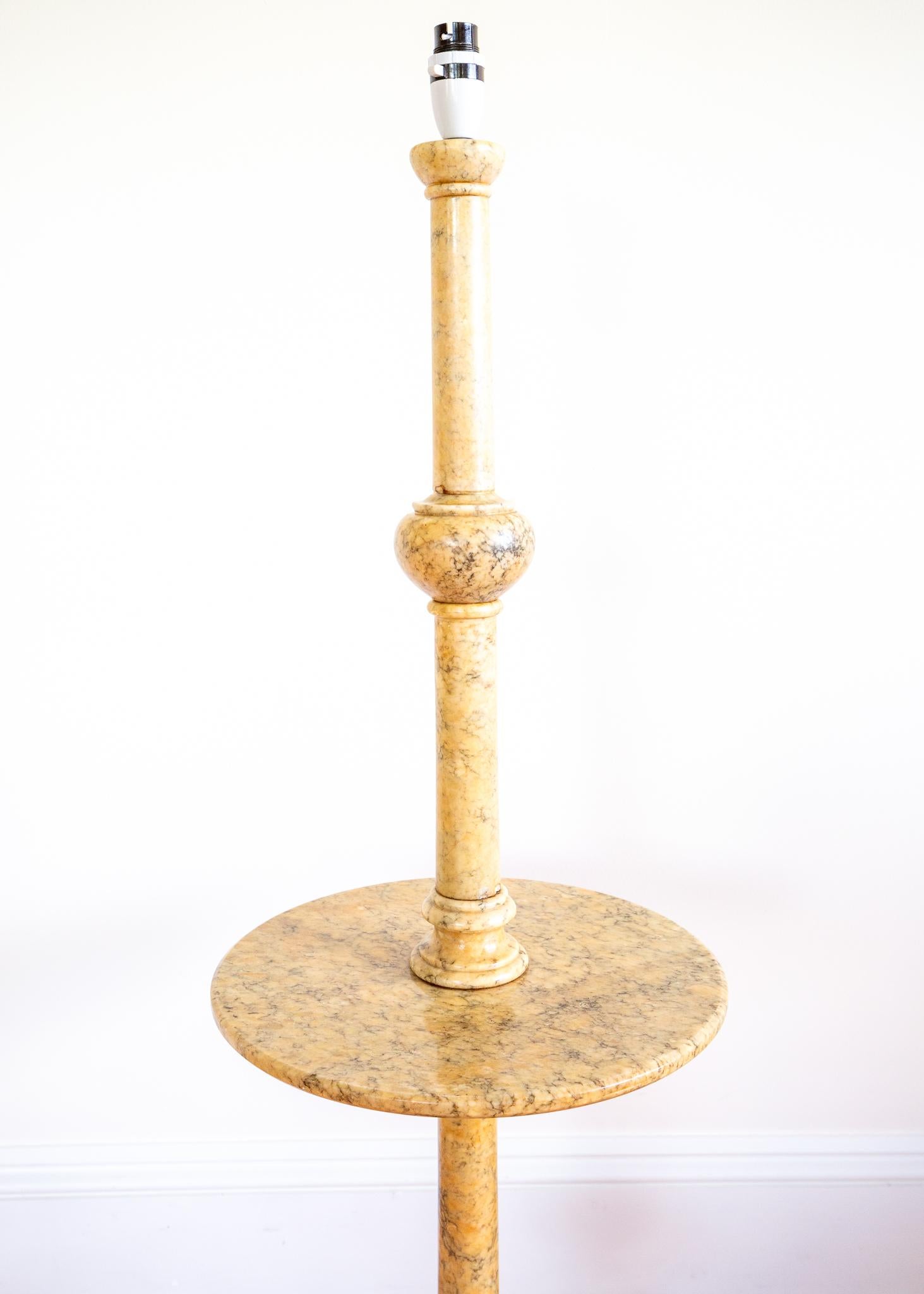 Lampe italienne à piédestal en albâtre avec étagère Mid Century Hollywood Regency 1950s en vente 2