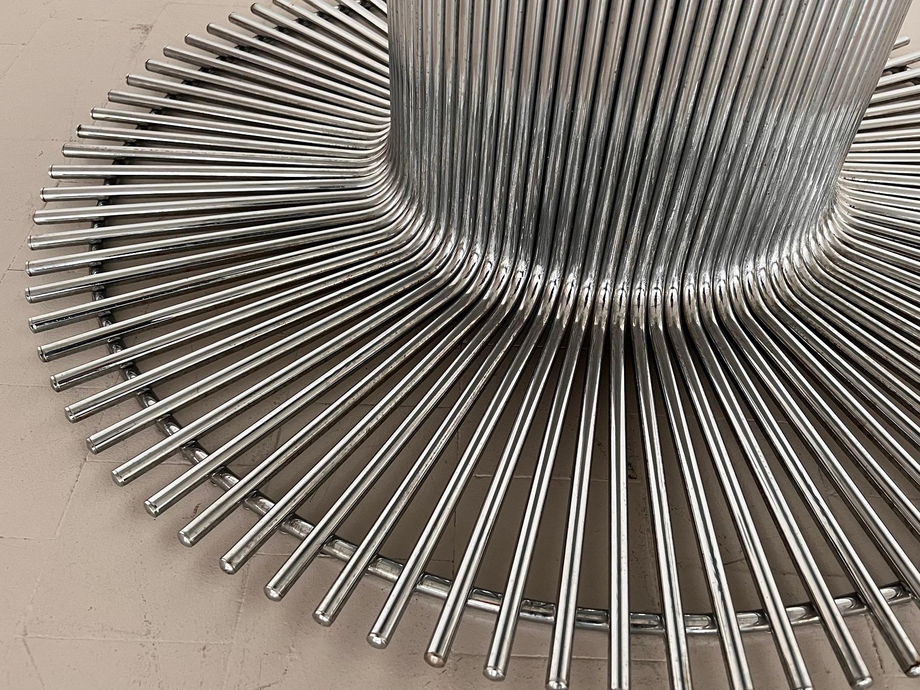 Métal Table de salle à manger italienne à piédestal en chrome et verre, années 1970 en vente
