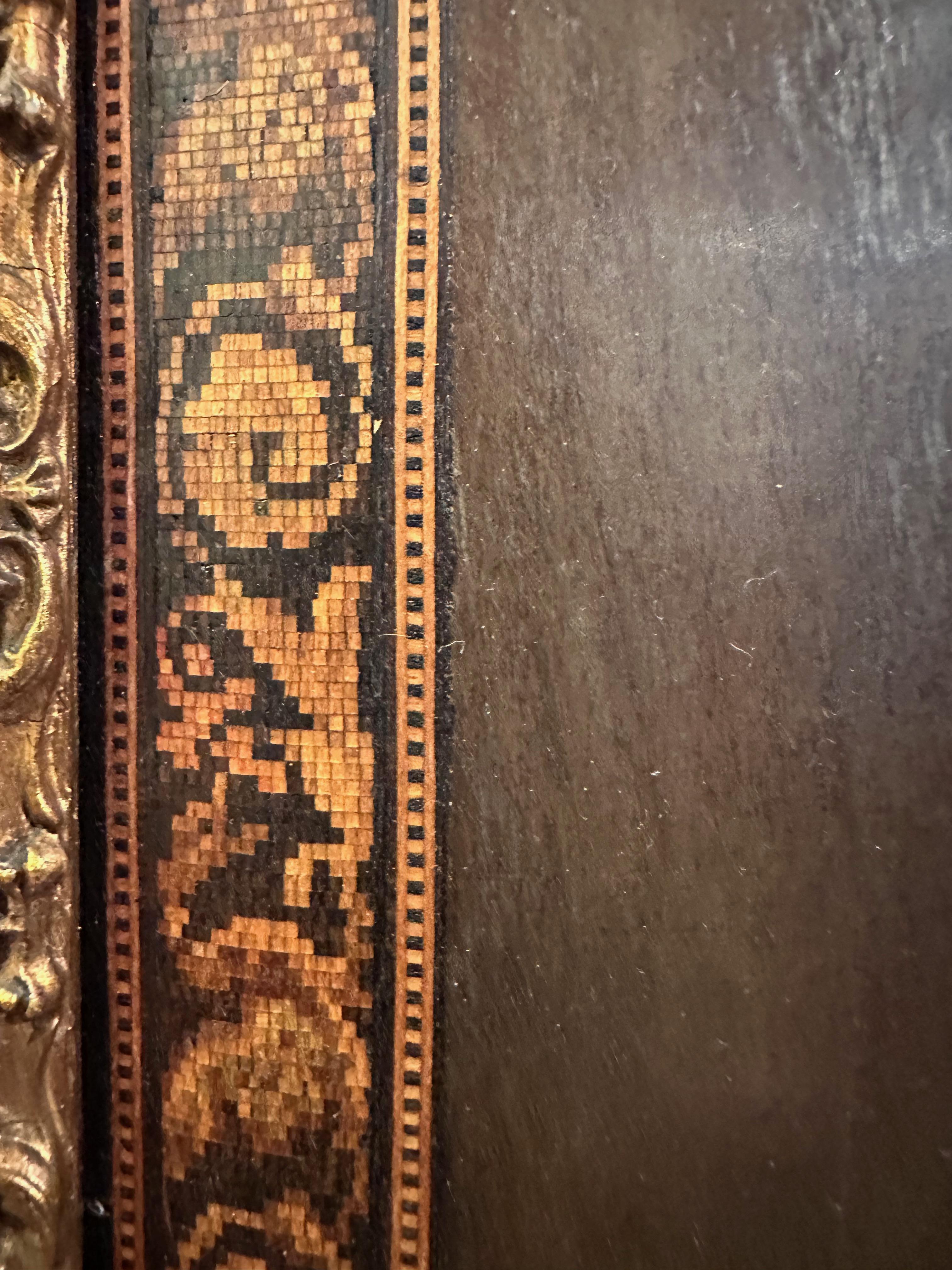 Plaque italienne en bois fruitier travaillé à la plume et en intarsia, signée A Gargiulo, fin du 19e siècle. en vente 1