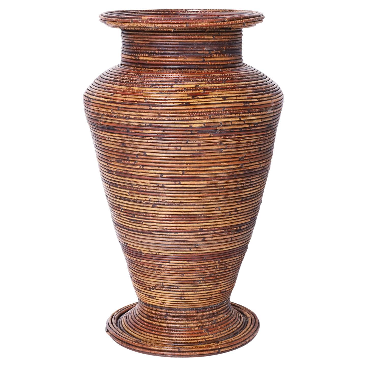 Vase ou urne de sol italien en roseau de crayon