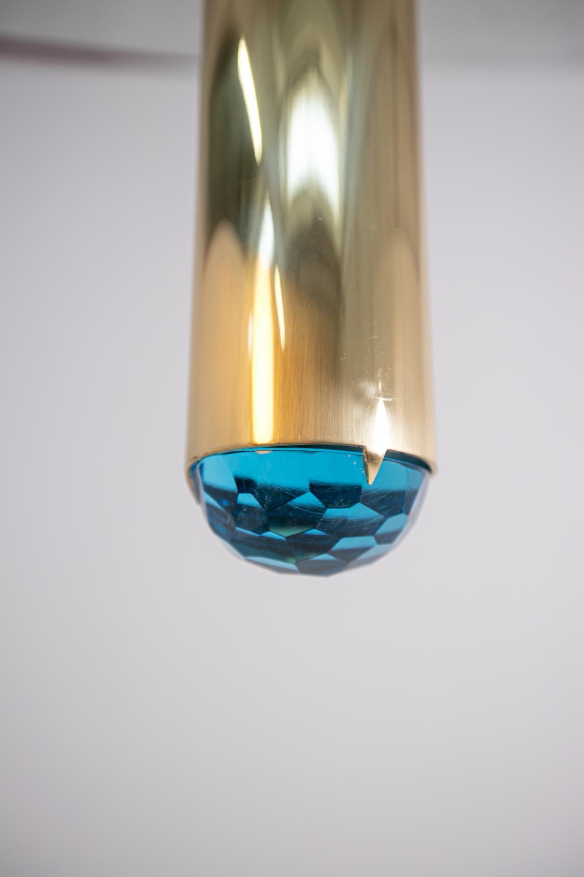 Contemporary pendant made by master glassmaker Domenico Ghirò from 2020. Its refined and innate elegance given by its sobriety of form, gives the environment circumstances elegance and sophistication. Ghirò pendant is made of brass with its tubular