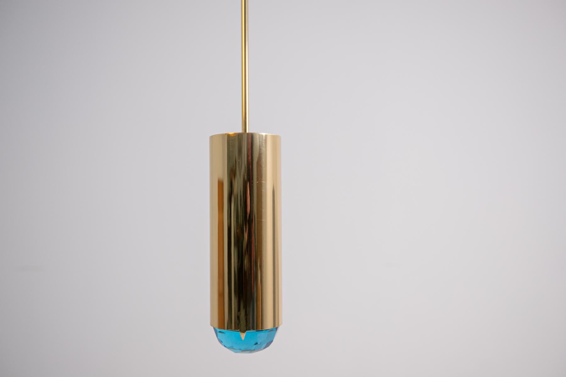Lampe à suspension italienne Ghir en laiton et verre bleu, signée 2020 en vente 3