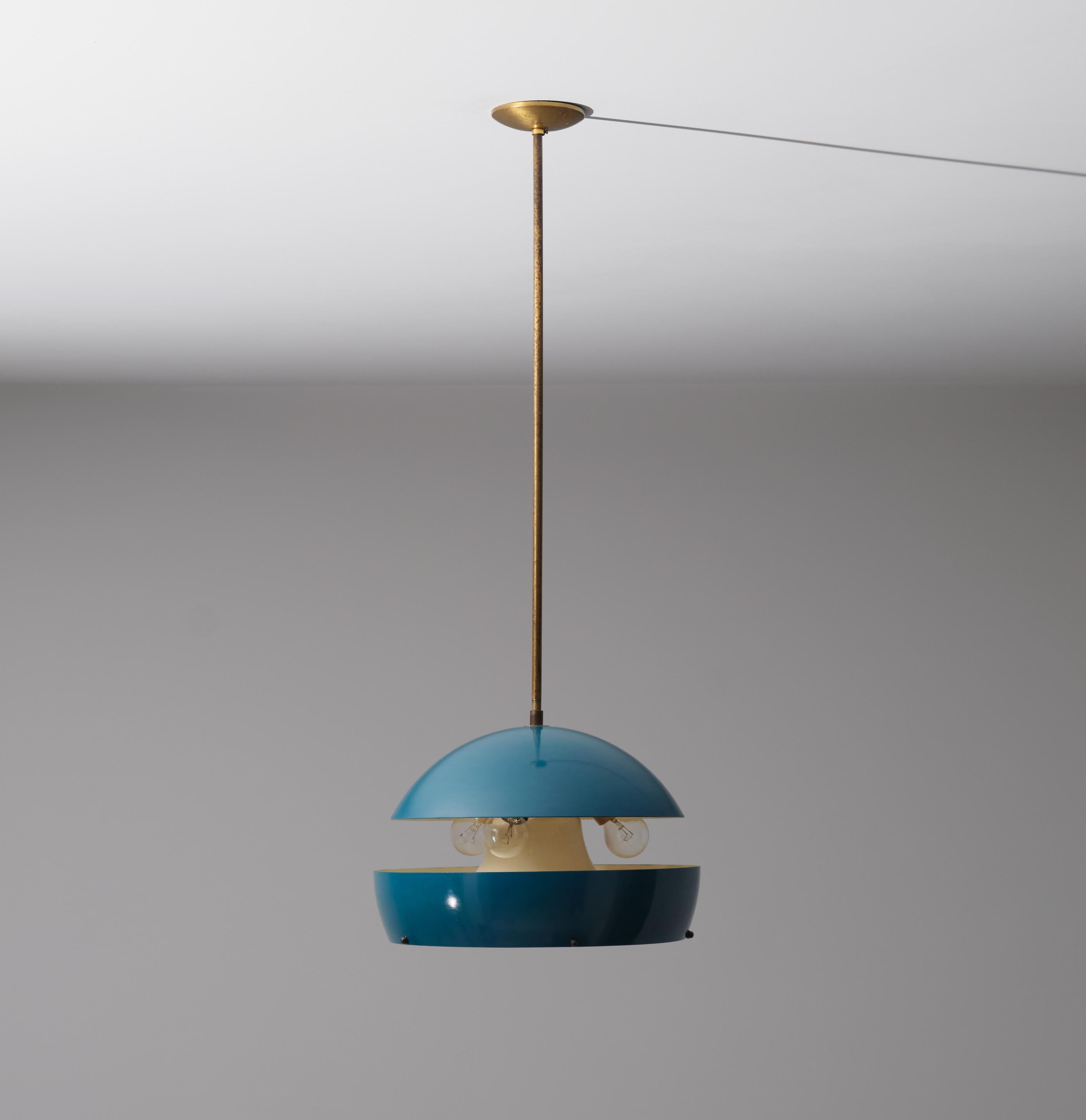 Italian pendant lamp manufactured in Italy during the 50s. 

Charming spherical pendant lamp, modern design and full of details.

Made of brass, blue lacquered metal externally and ivory white internally, also internally there are three adjustable