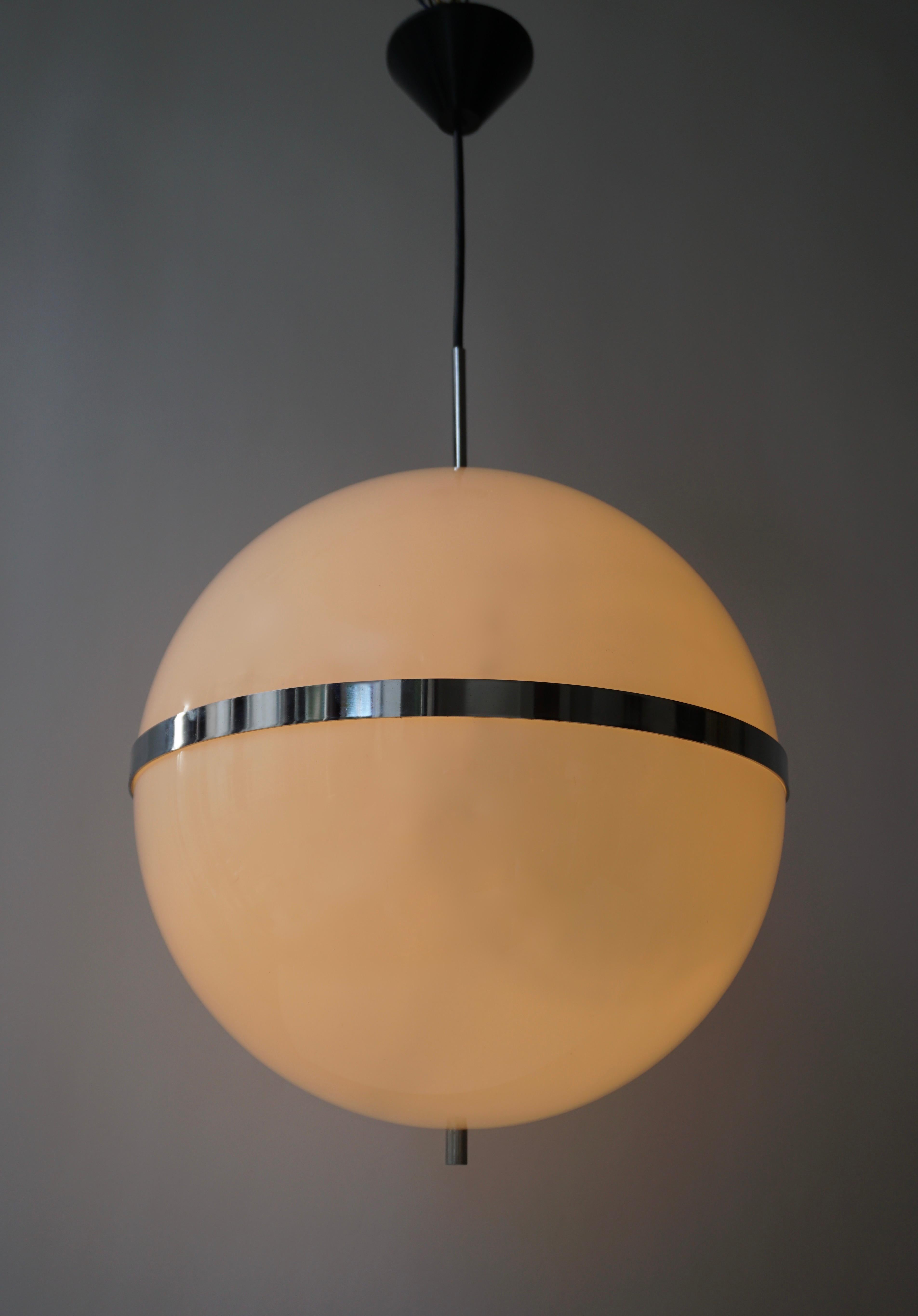 Italian Pendant Lamp in White Plastic and Chrome, 1970s In Good Condition For Sale In Antwerp, BE