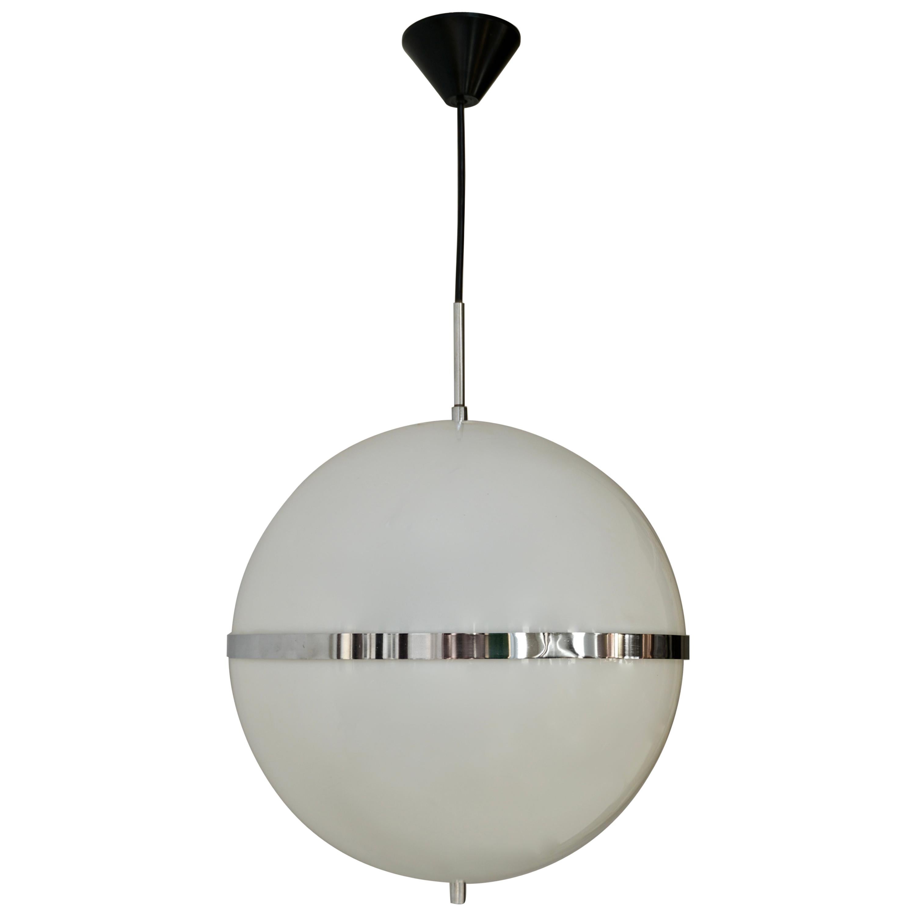Lampada a sospensione italiana in plastica bianca e cromo, anni '70