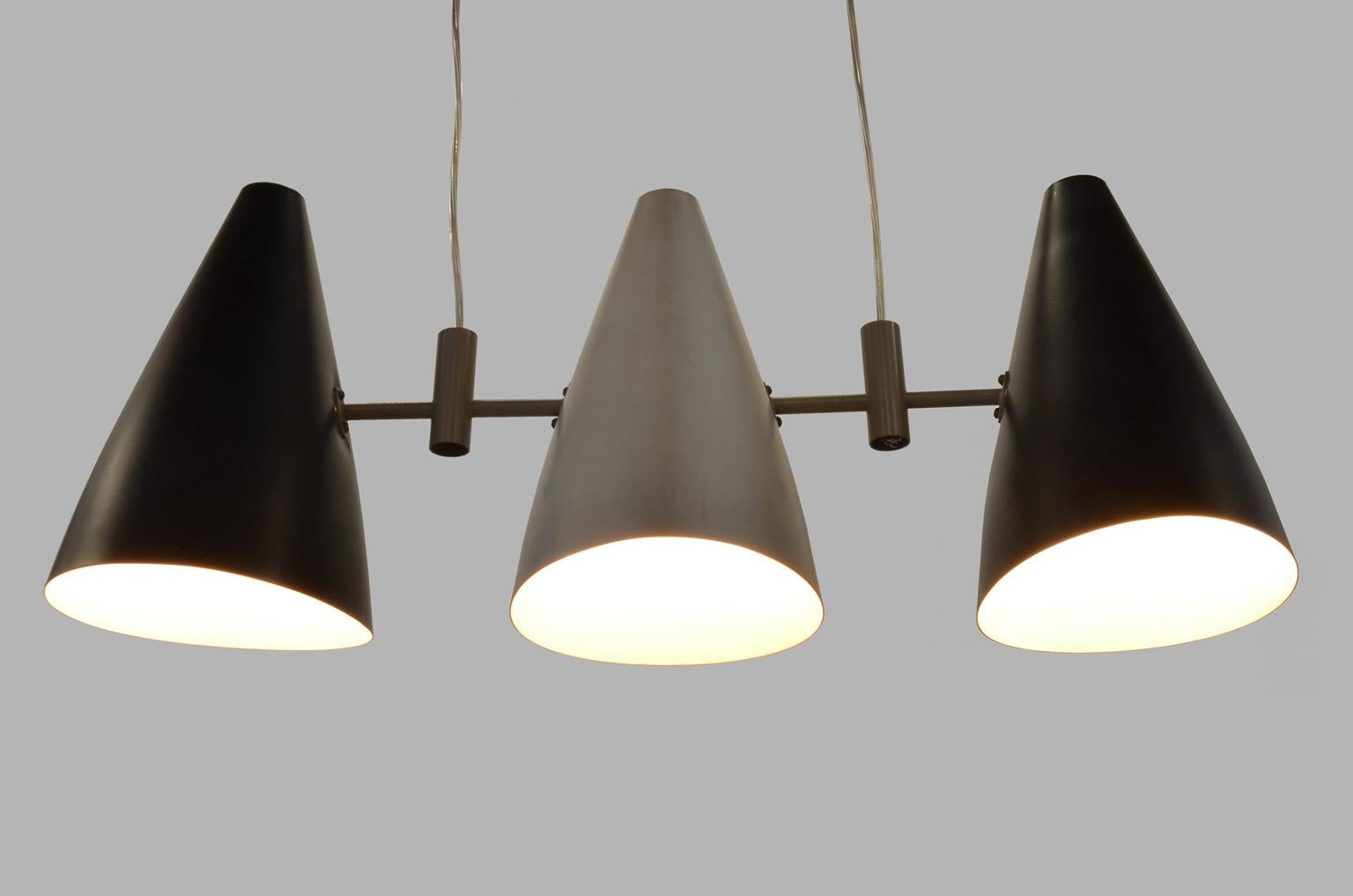 Italian Pendant Lamp with Three Lights, 1950s, Lacquered in Black and Gray (Moderne der Mitte des Jahrhunderts) im Angebot