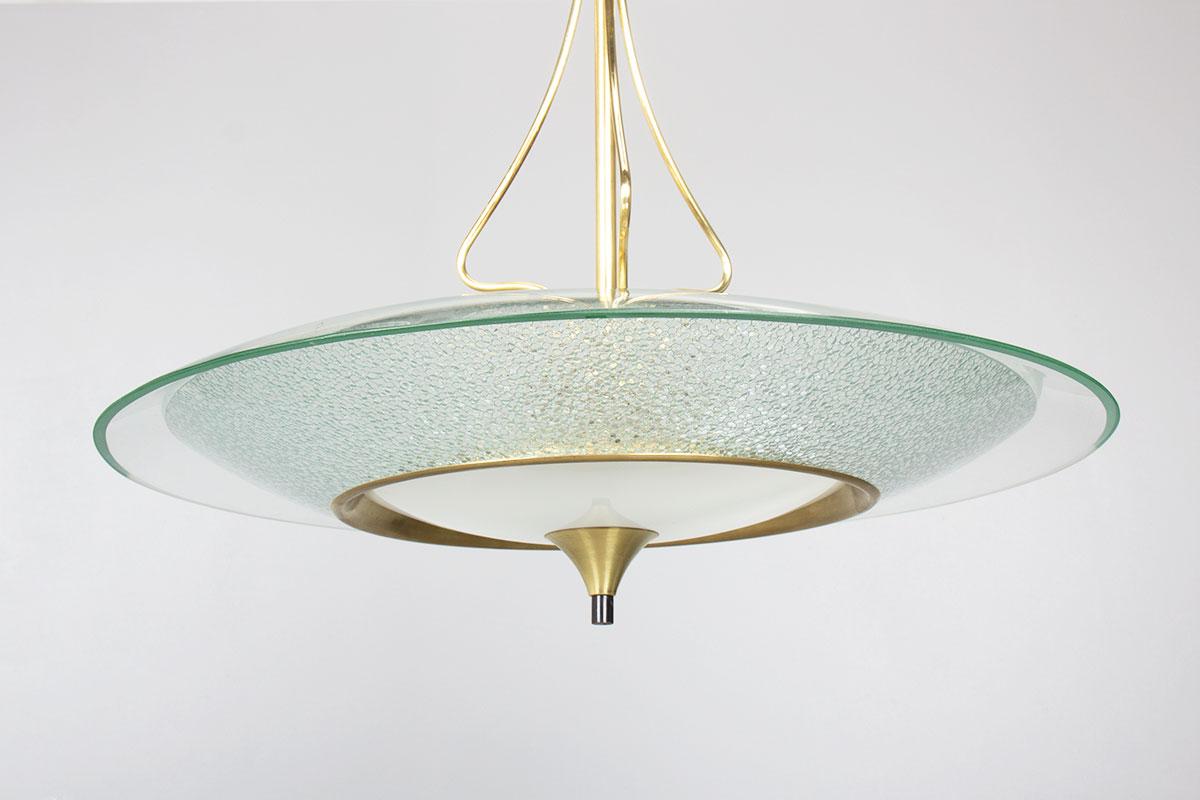 Pendant light from 1950
In the manner of Pietro Chiesa for Fontana Arte
Vertical brass arm
Transparent, tempered, opaline glass dome
Brass circle
2 lights point