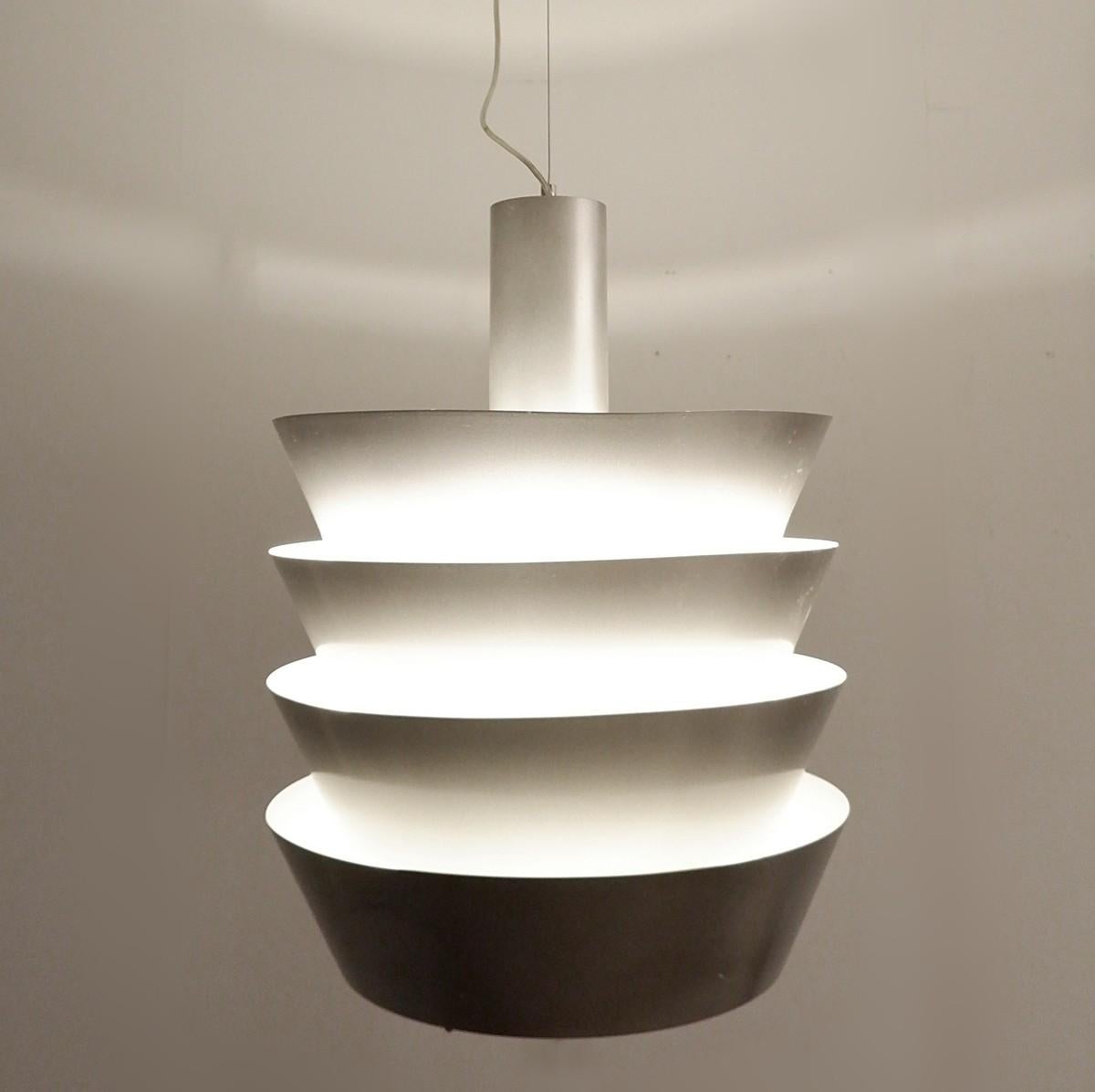 Italian pendant light in silver metal, 1960s
Variable height.