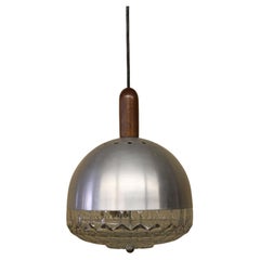 Lampe suspendue italienne. La lampe est fabriquée en verre/aluminium/wood.