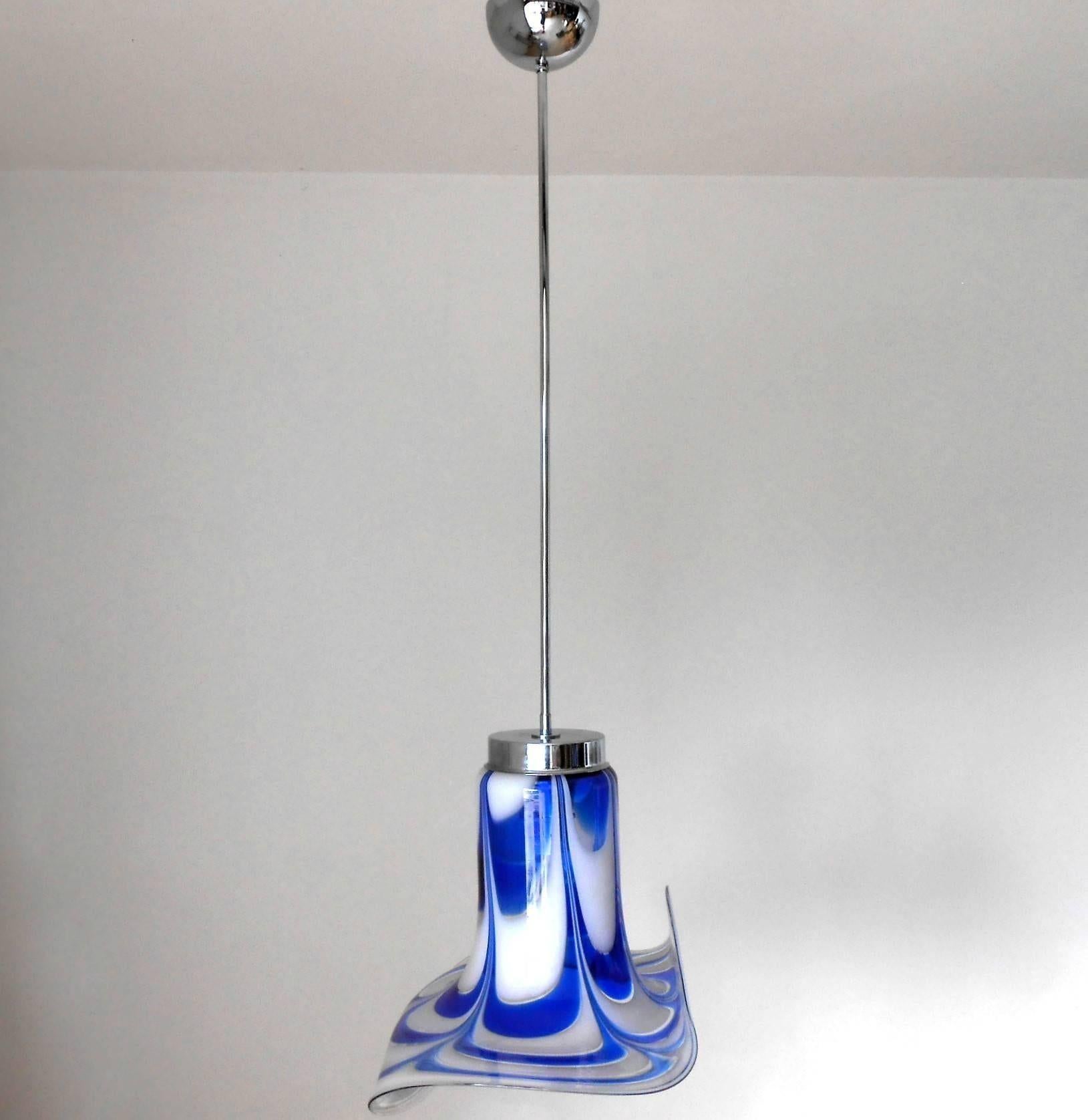 Italian vintage pendant with blue and white Murano glass blown into a blend mosaic and shaped curves / Designed by Vistosi circa 1960’s / Made in Italy
 
Dimensions:
 
44