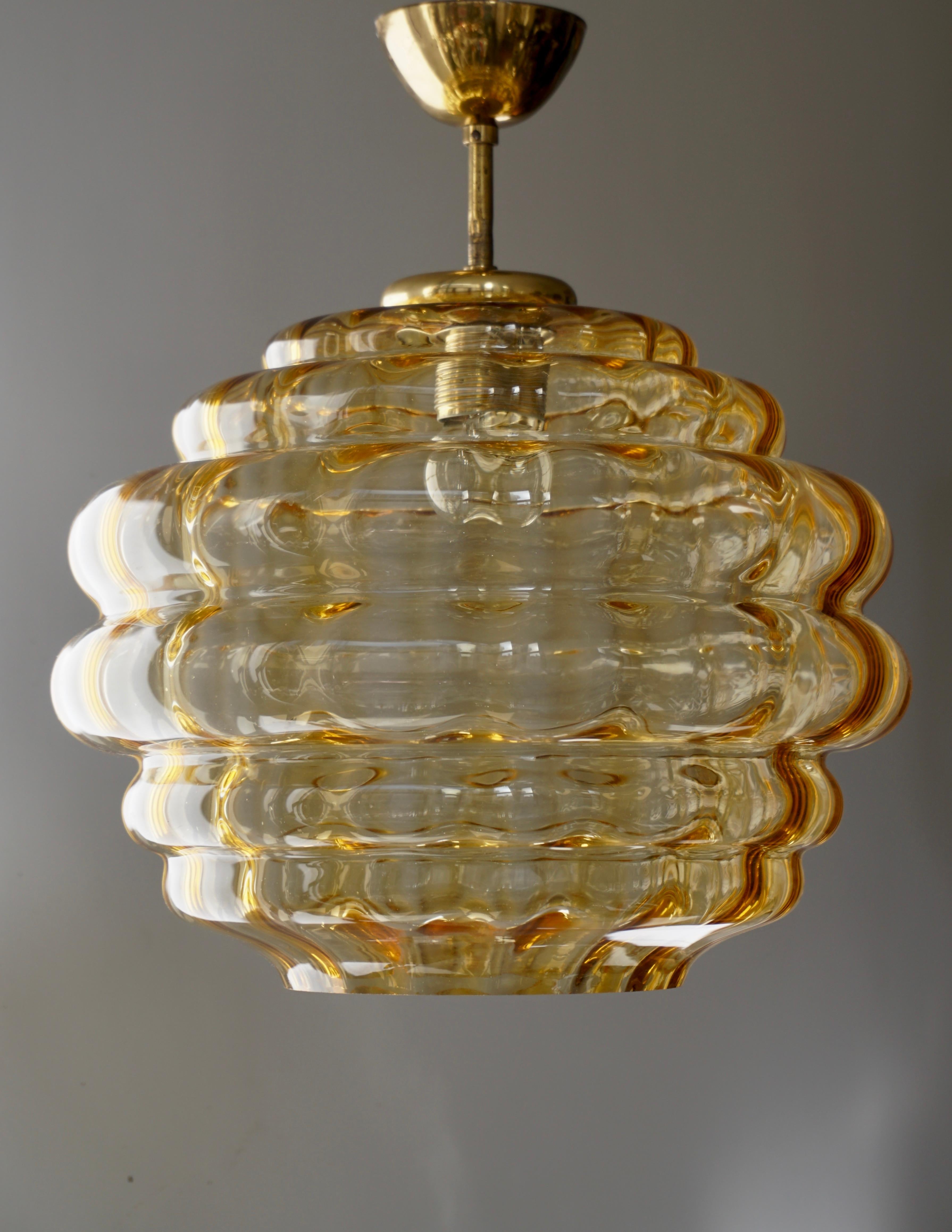 Ceiling light, Murano glass and brass, Italy, 1970s. 

A well designed ceiling lamp or flush mount with brass stem and Murano glass shade.

Measures: Diameter 32 cm.
Height 37 cm.