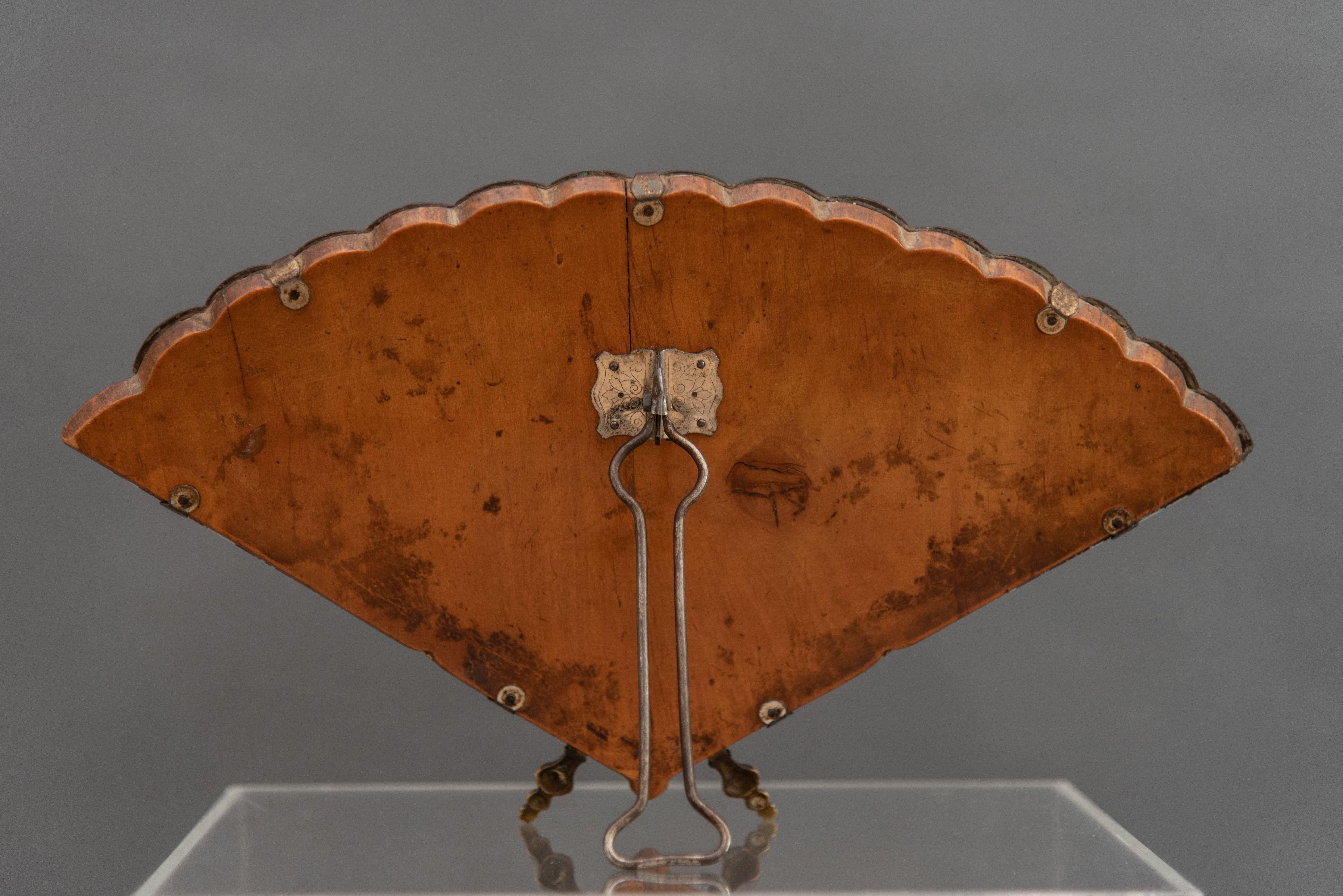 Espejo de mesa de época italiano en forma de abanico Italiano en venta