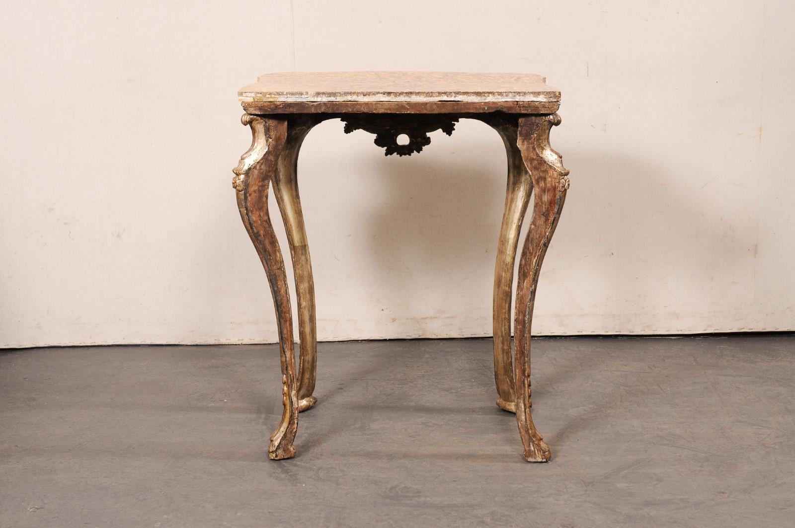 Tavolo da salotto rococò d'epoca italiana con finiture originali e piano in marmo in vendita 1