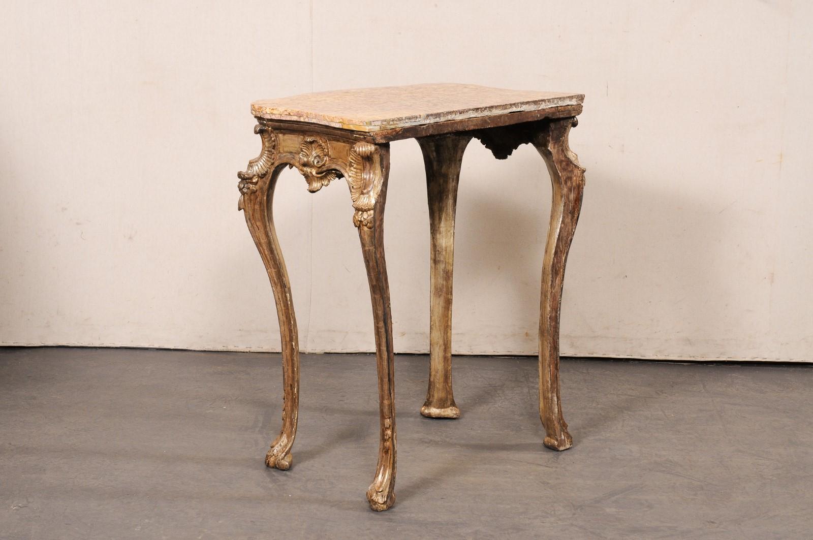 Tavolo da salotto rococò d'epoca italiana con finiture originali e piano in marmo in vendita 2