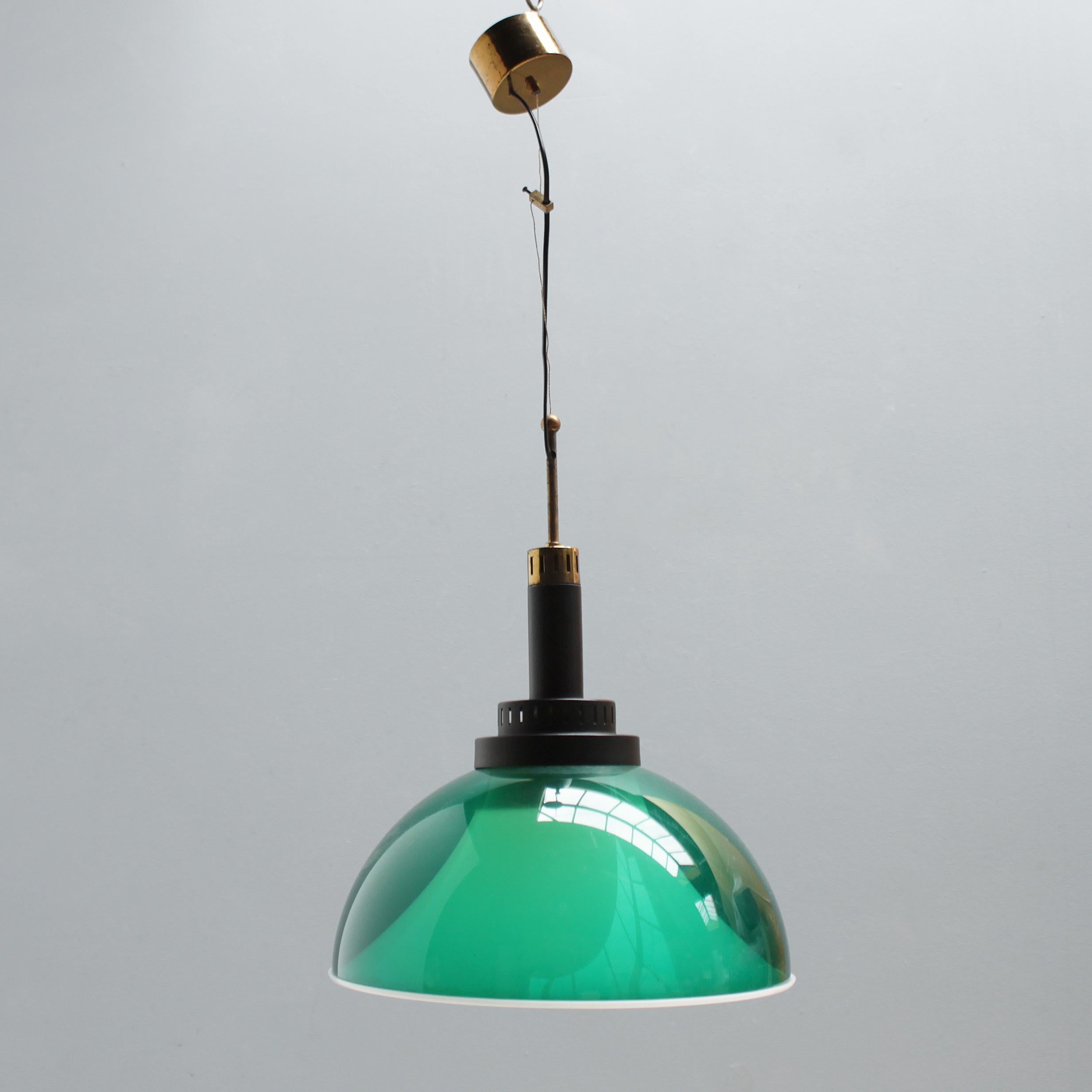 Italian Perspex lamp by Stilux, Italy. Period 1950-1959. Materials: plastics (Perspex), brass and lacquered metal. Good vintage condition.
Dimensions: Height 19.7 in. (50 cm), diameter 15.8 inches (40 cm).
One bulb E27/E26 of max 40 watt, the