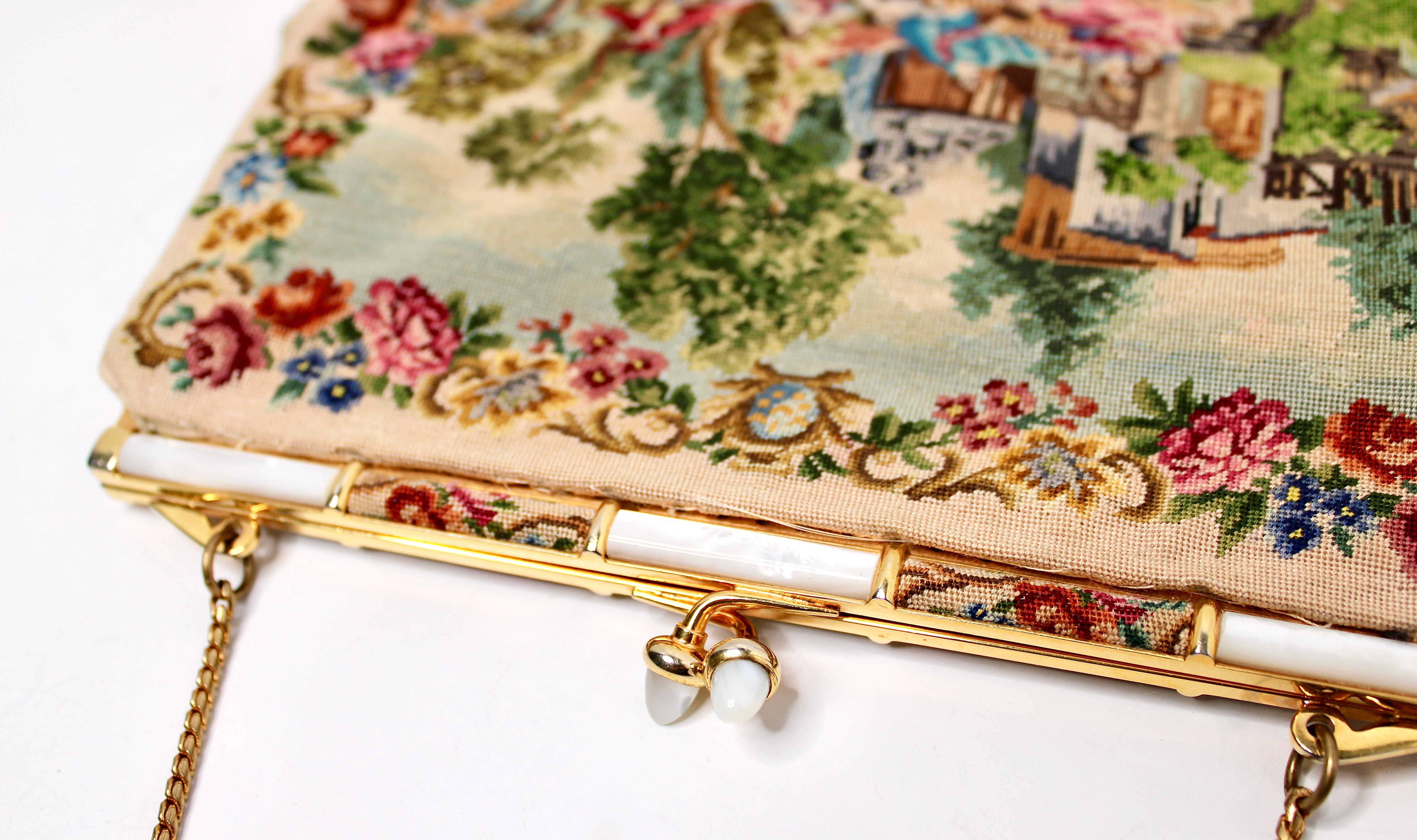 Italian Petit Point Evening Bag With Mother-Of-Pearl Frame circa 1930s im Zustand „Gut“ im Angebot in Scottsdale, AZ