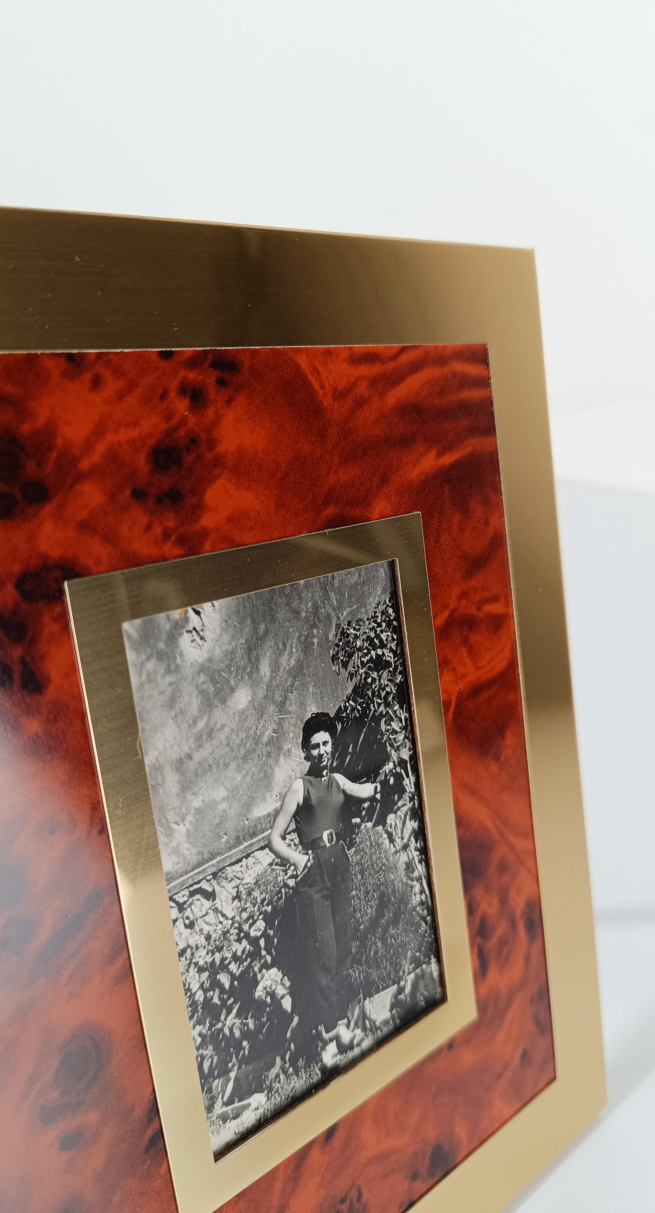 Aluminum Italian Picture Frame in gilded aluminum and Faux Burl Formica By Mascagni, 70s For Sale