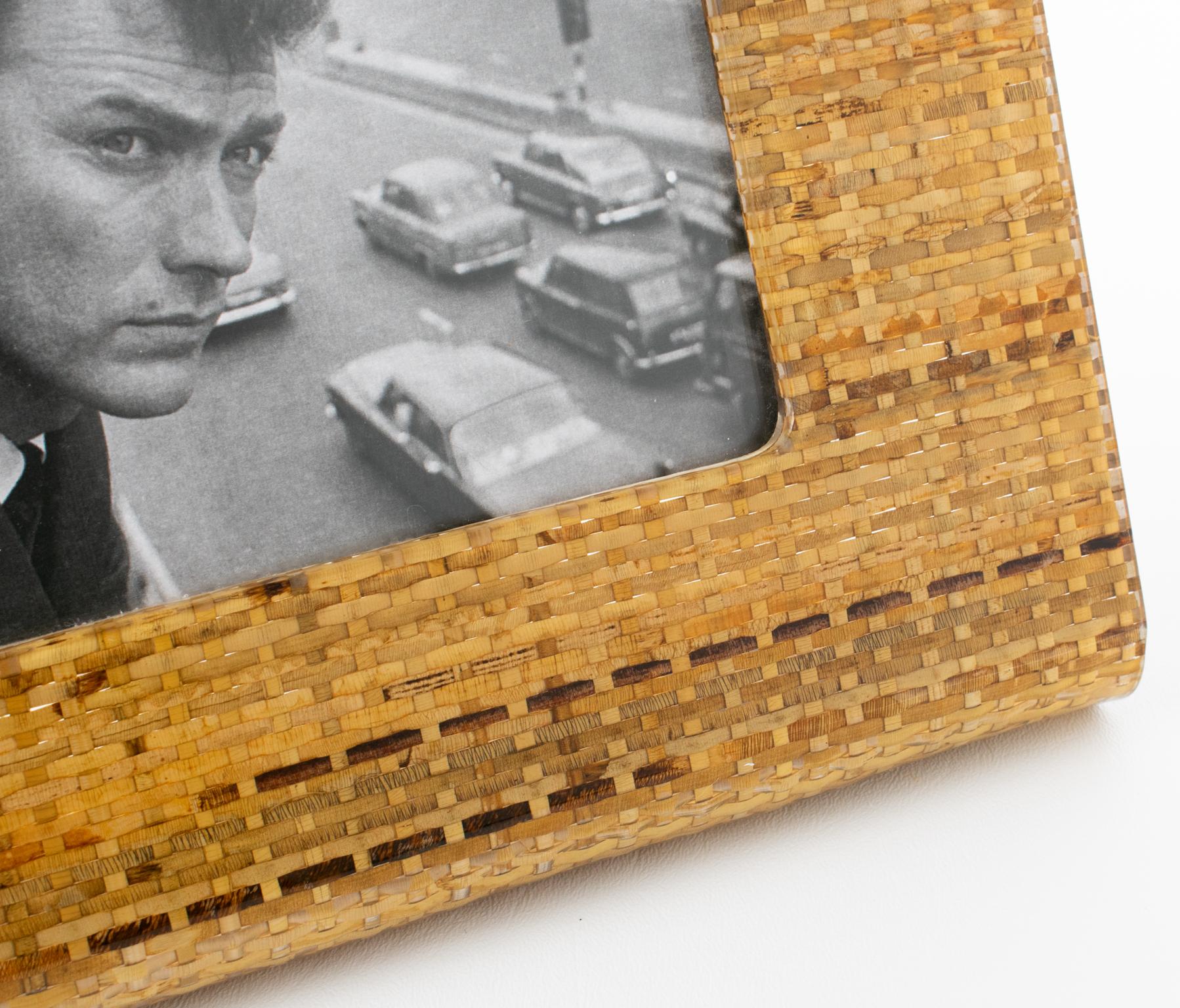 Italian Picture Frame in Lucite and Rattan, circa 1970 For Sale 1