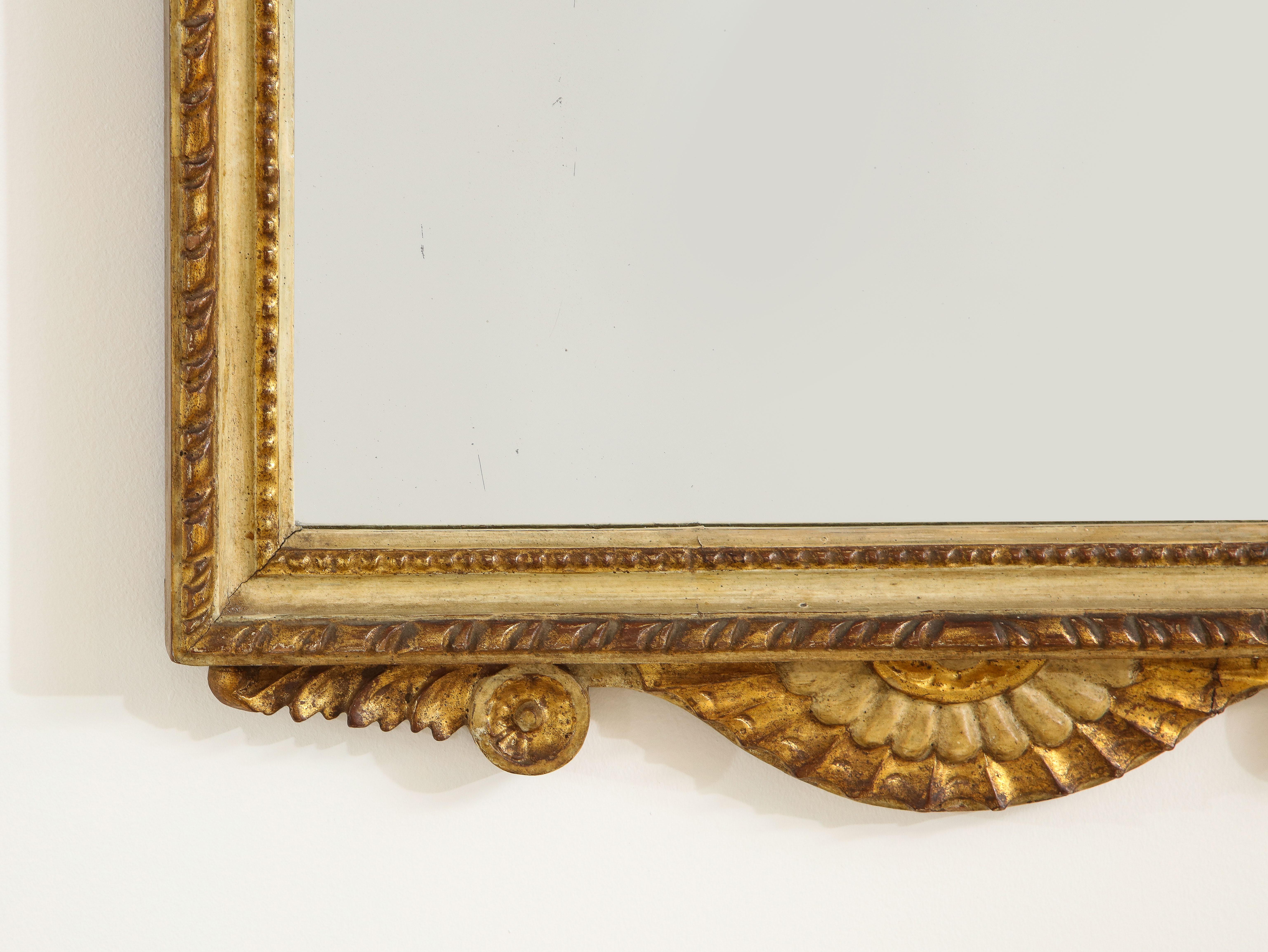 Italian Piedmontese Neoclassical Carved and Gilded Mirror In Good Condition In New York, NY